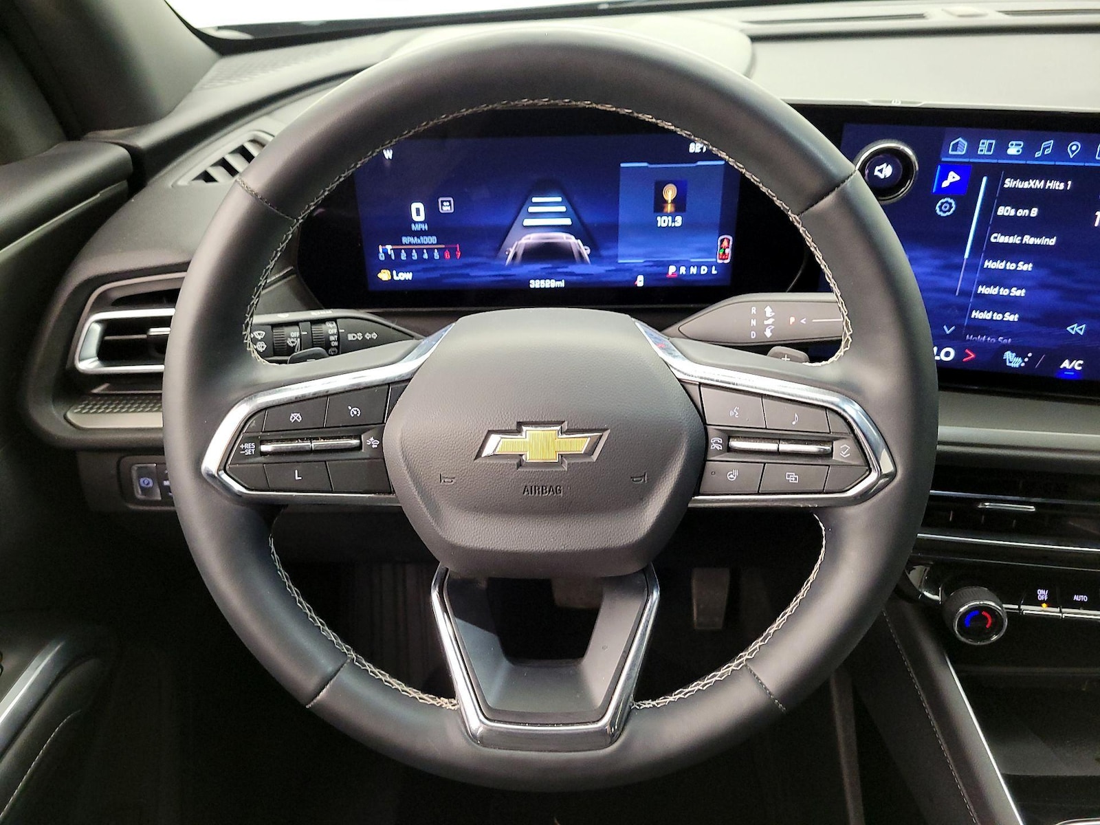 2024 Chevrolet Traverse 1LT - Photo 11