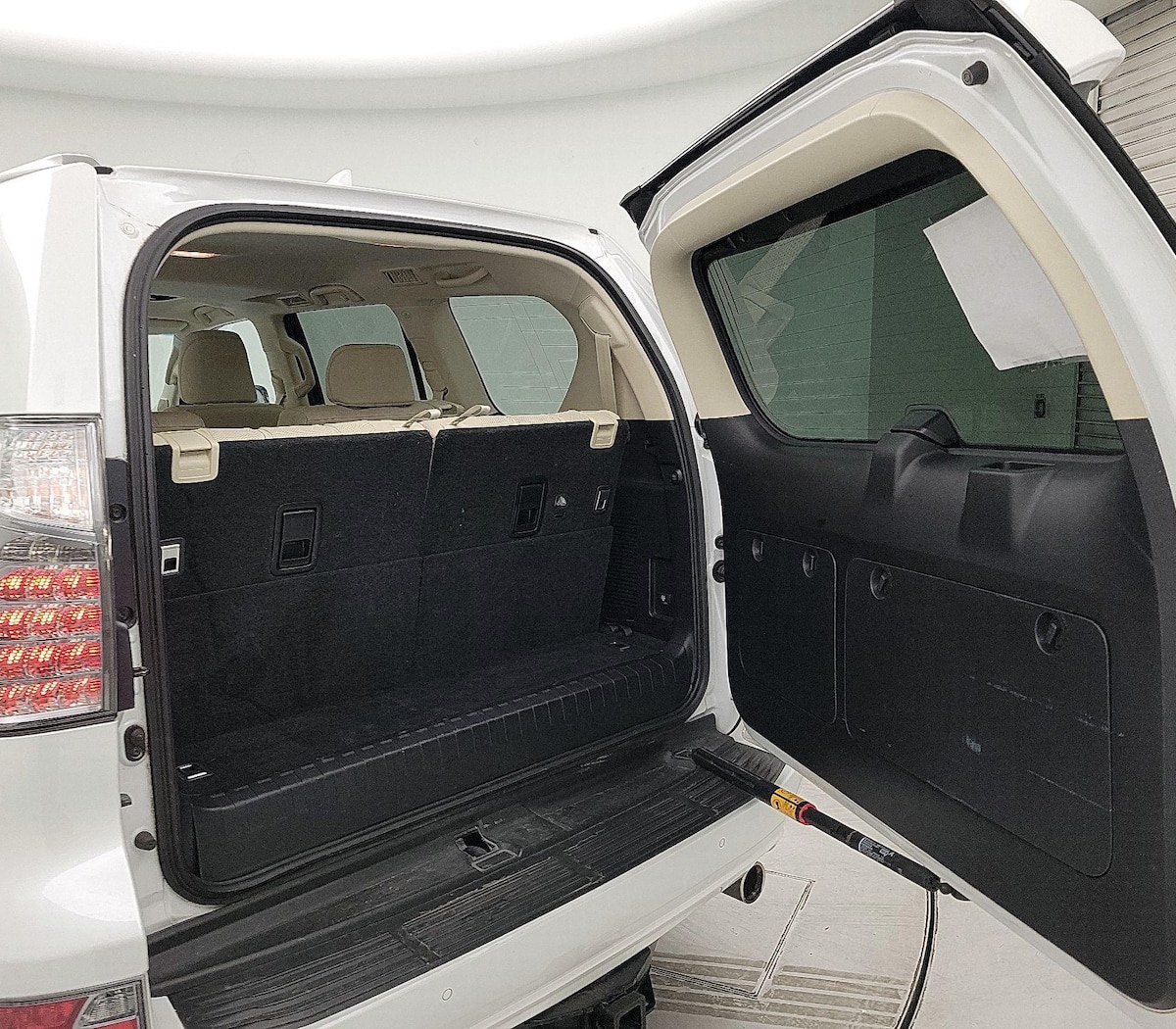 Trunk/Cargo (Seats Up)