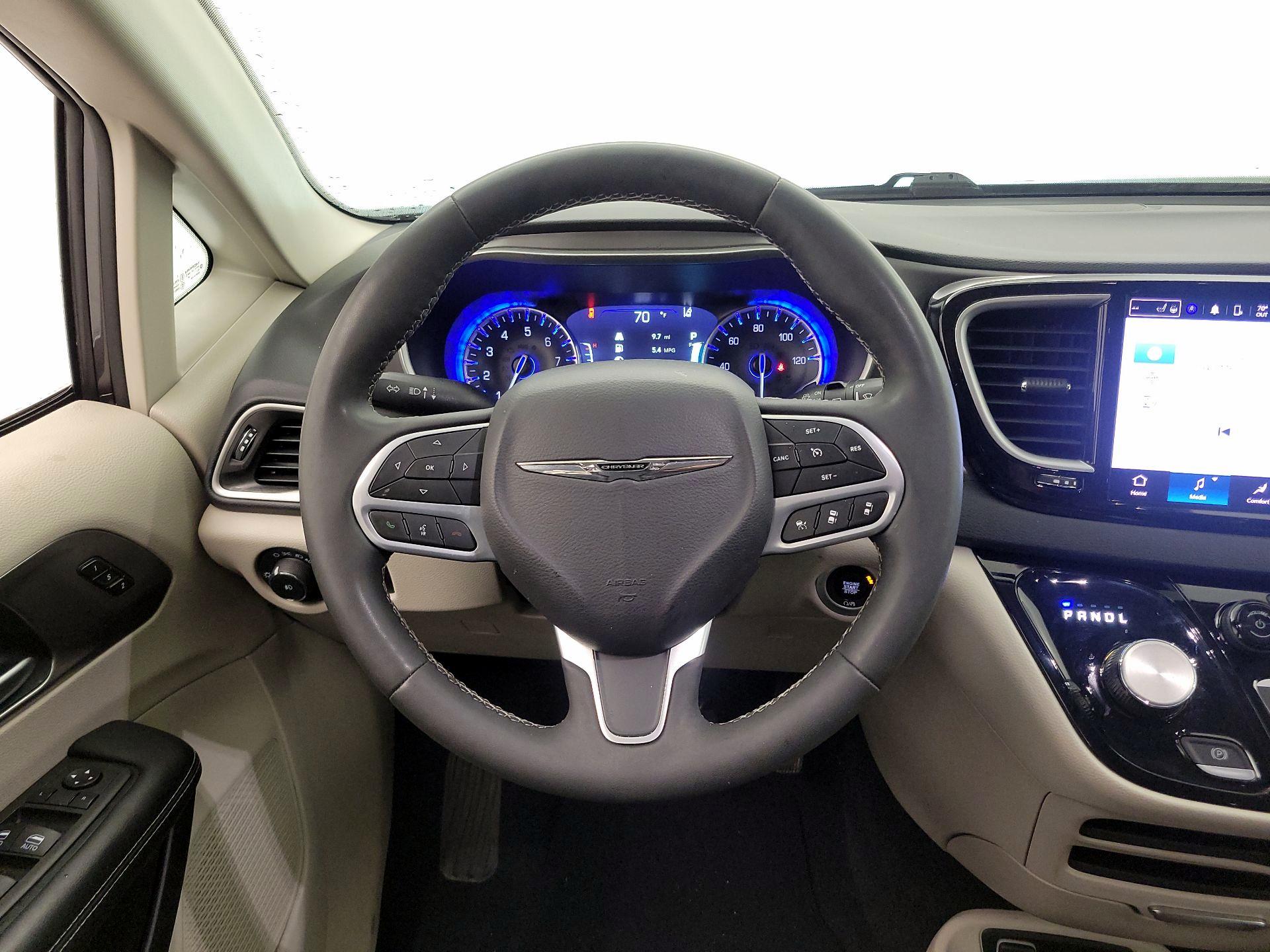 Thumbnail: 2023 Chrysler Pacifica - 10