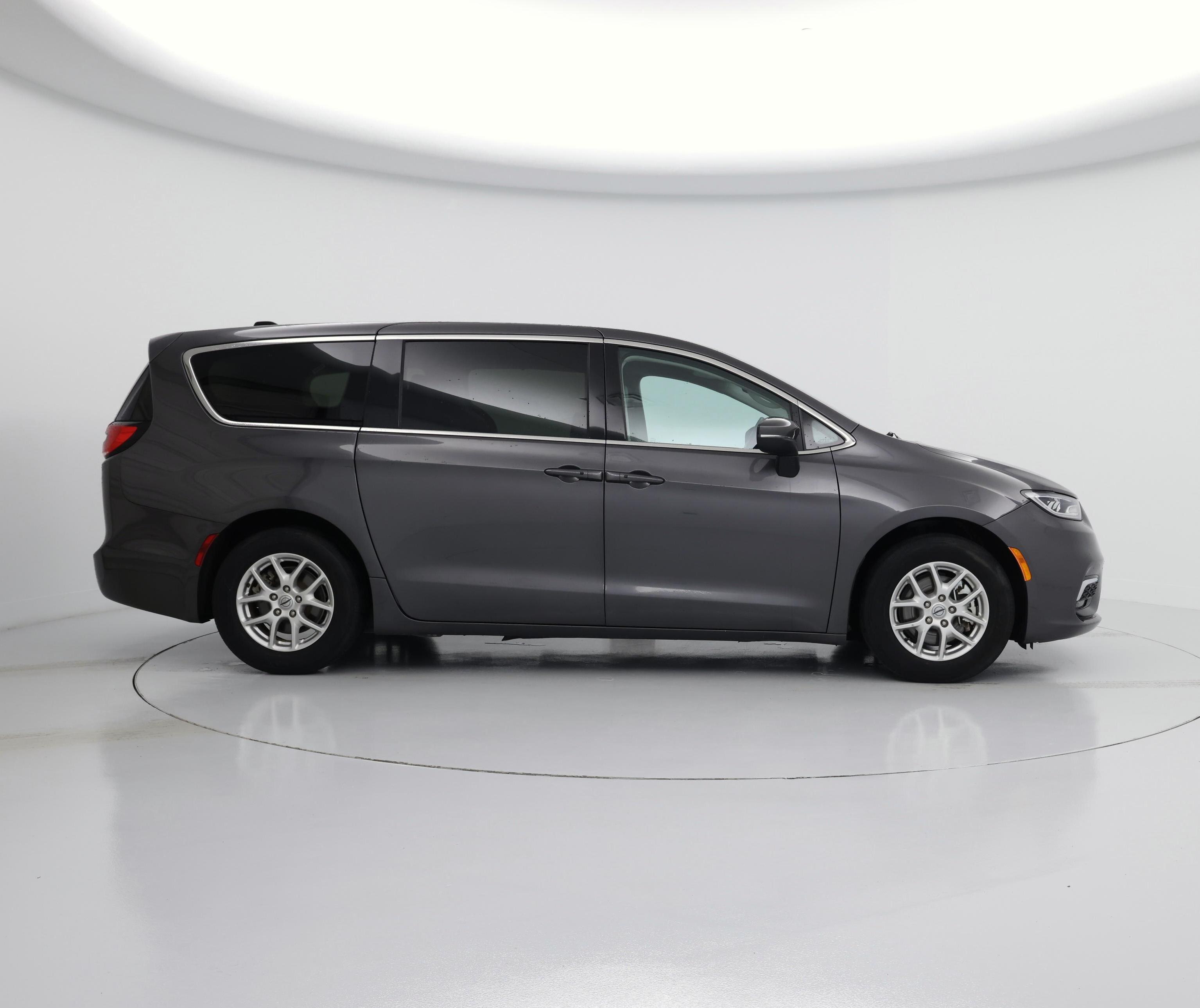 Thumbnail: 2023 Chrysler Pacifica - 7