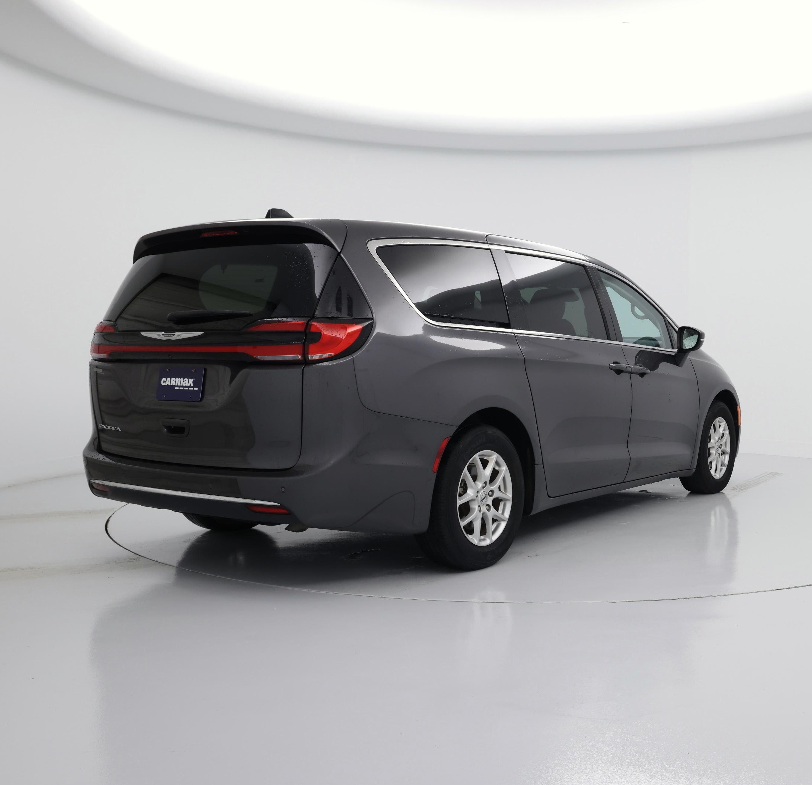 Thumbnail: 2023 Chrysler Pacifica - 8