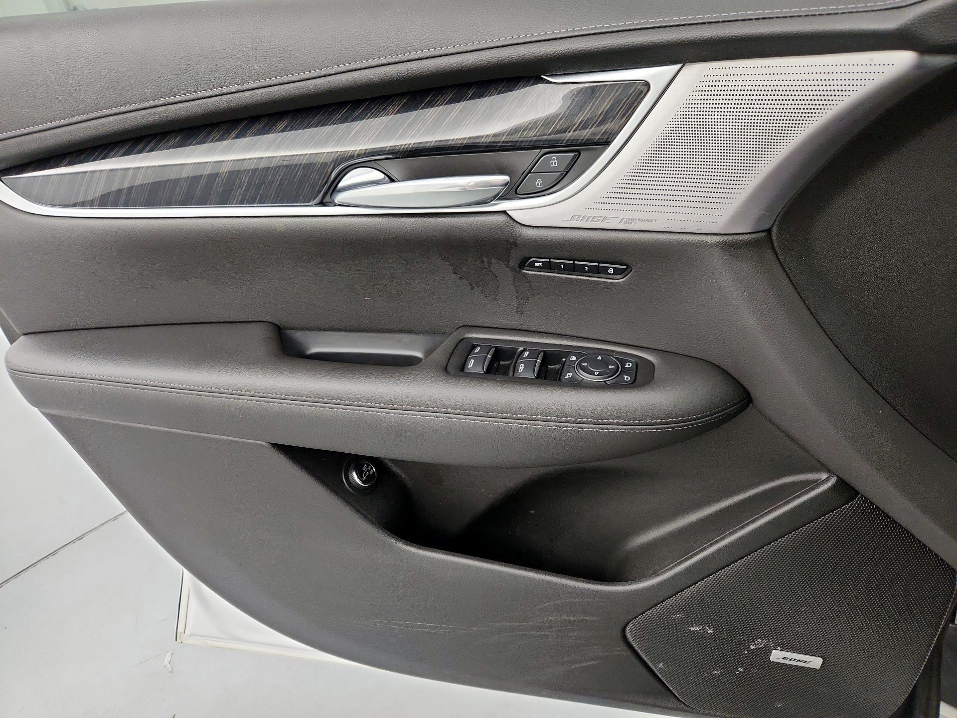 Thumbnail: 2022 Cadillac XT6 - 12