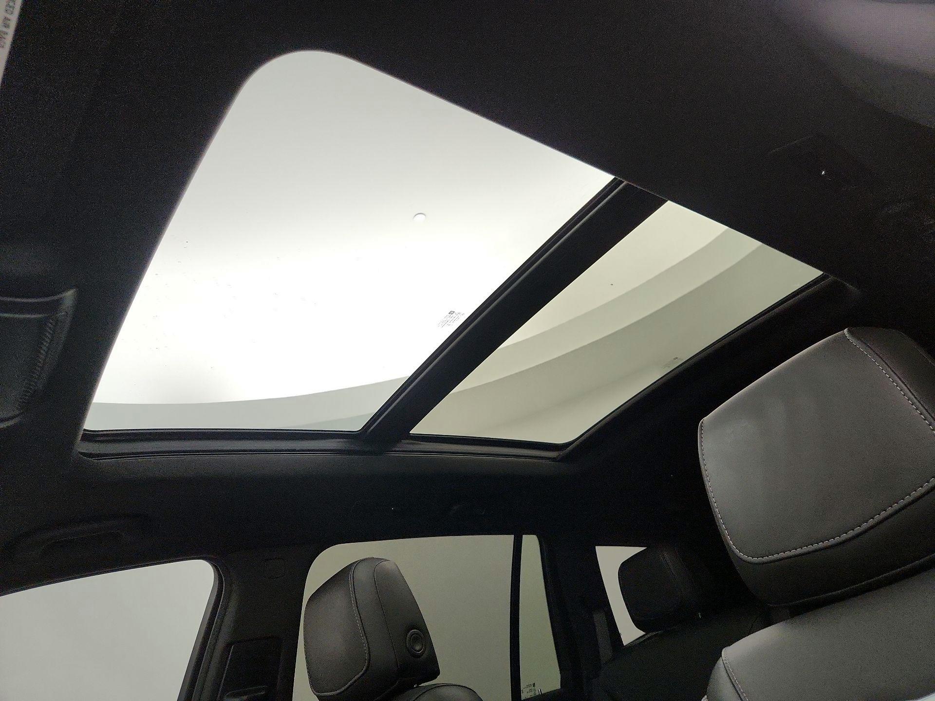 Thumbnail: 2022 Cadillac XT6 - 18