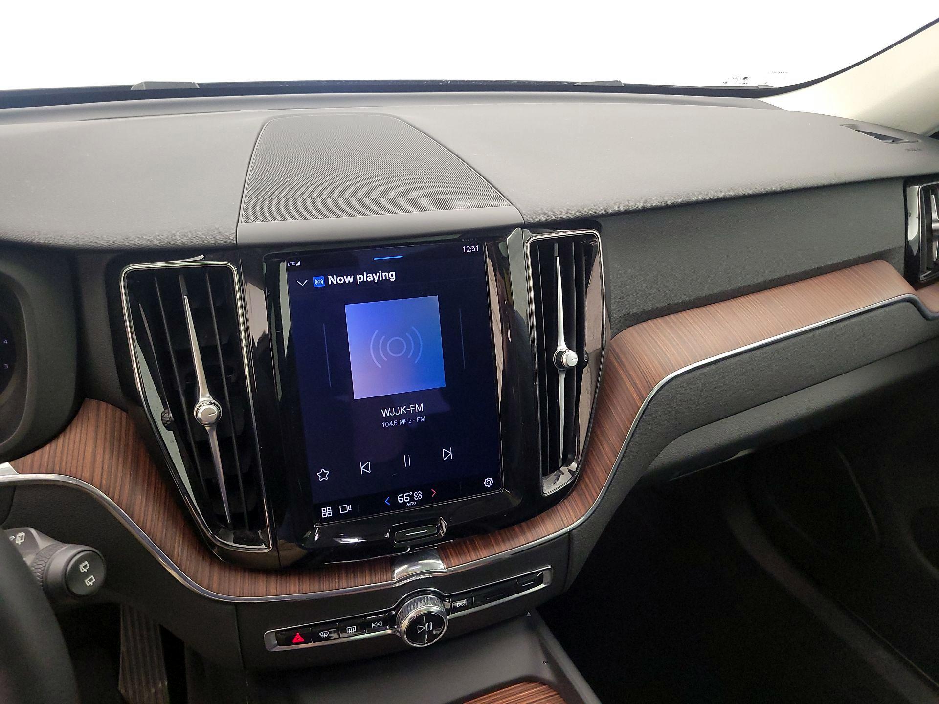 Thumbnail: 2023 Volvo XC60 - 15