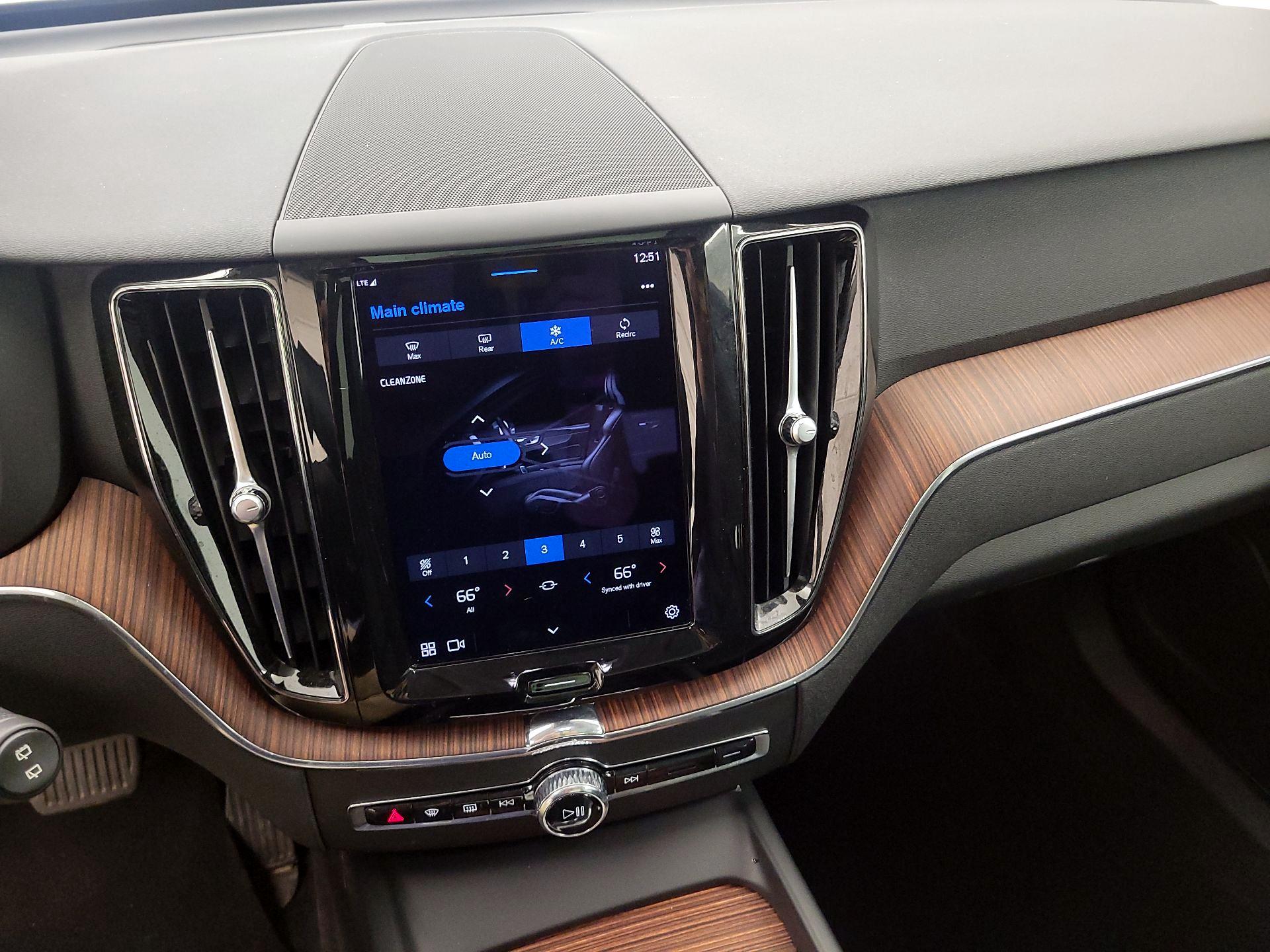 Thumbnail: 2023 Volvo XC60 - 16