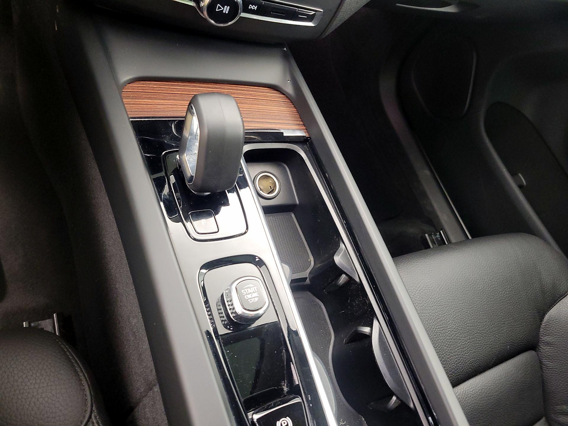 Thumbnail: 2023 Volvo XC60 - 17