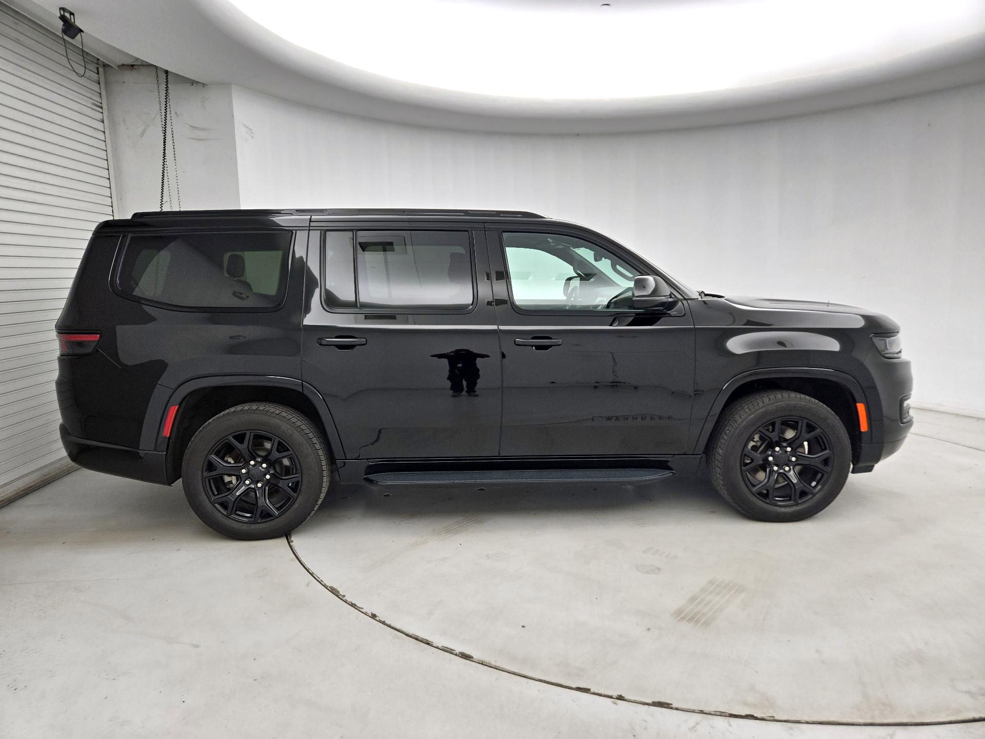 Thumbnail: 2023 Jeep Wagoneer - 4