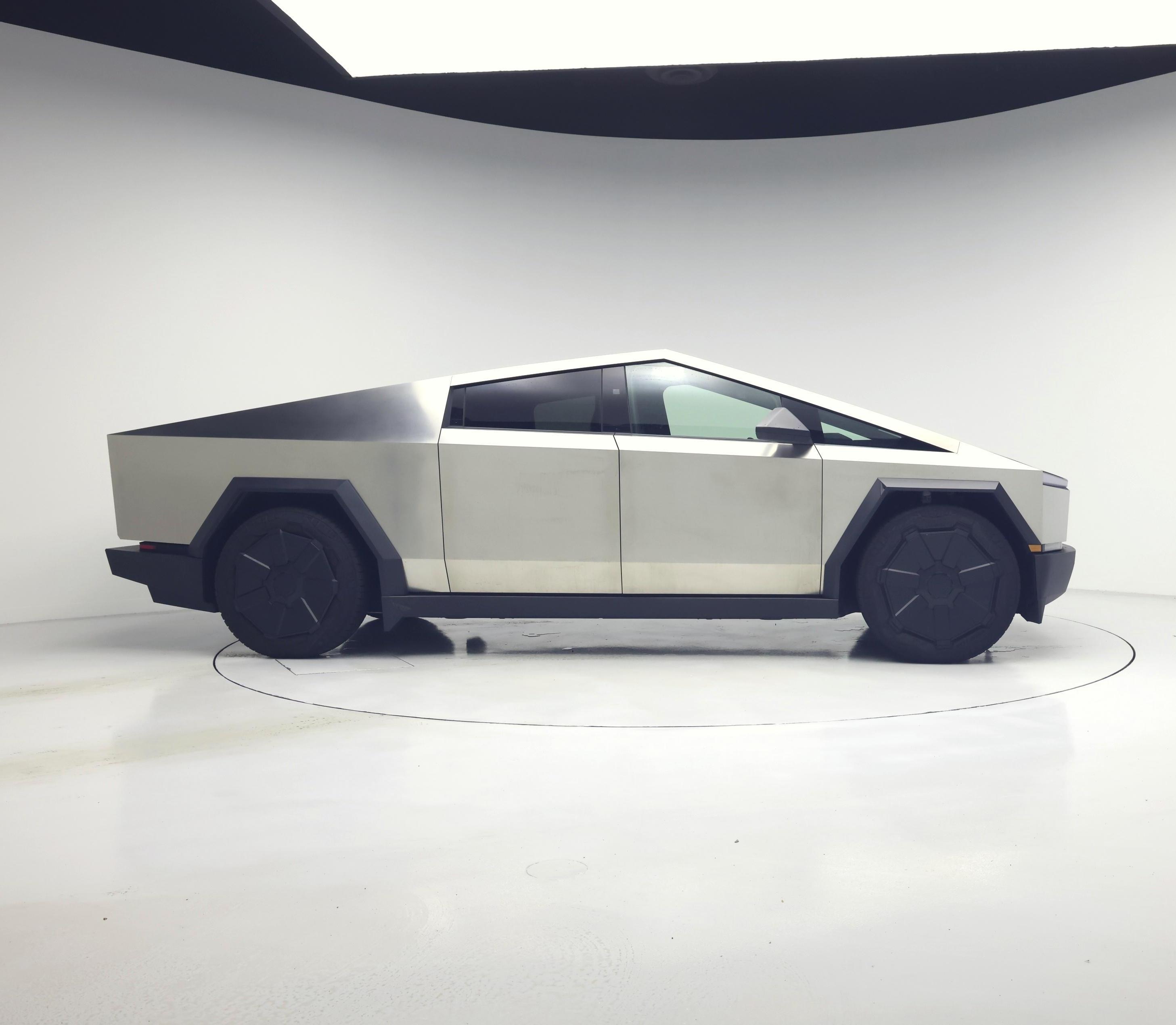 Thumbnail: 2024 Tesla Cybertruck - 7