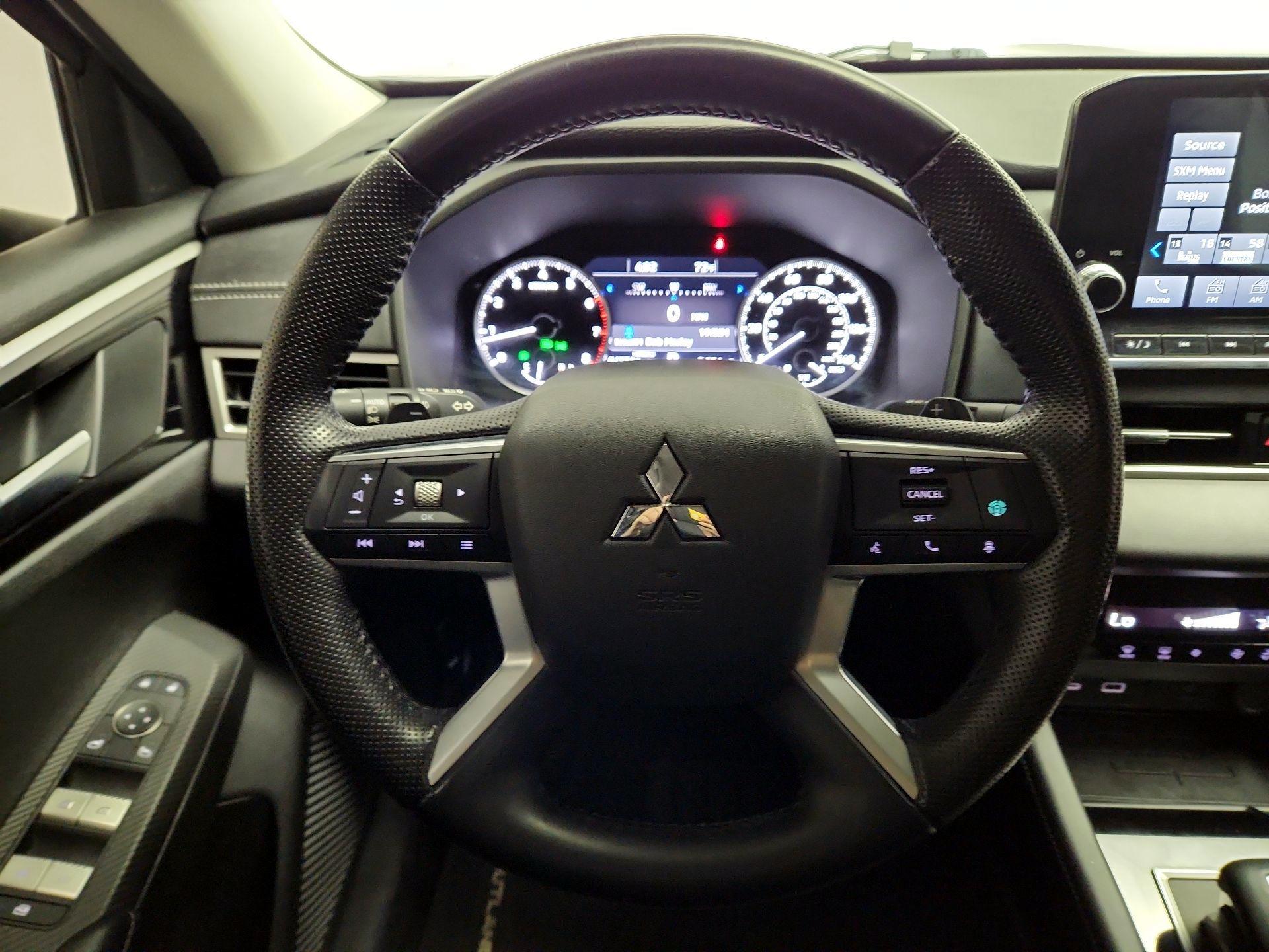 Thumbnail: 2022 Mitsubishi Outlander - 10