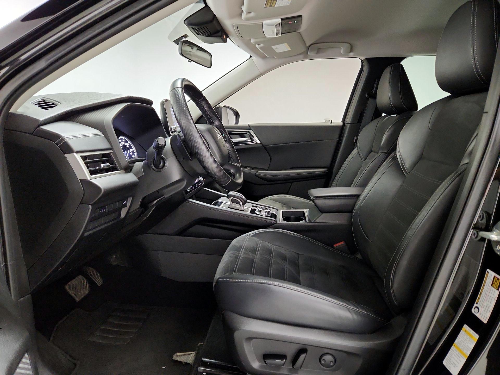 Thumbnail: 2022 Mitsubishi Outlander - 11