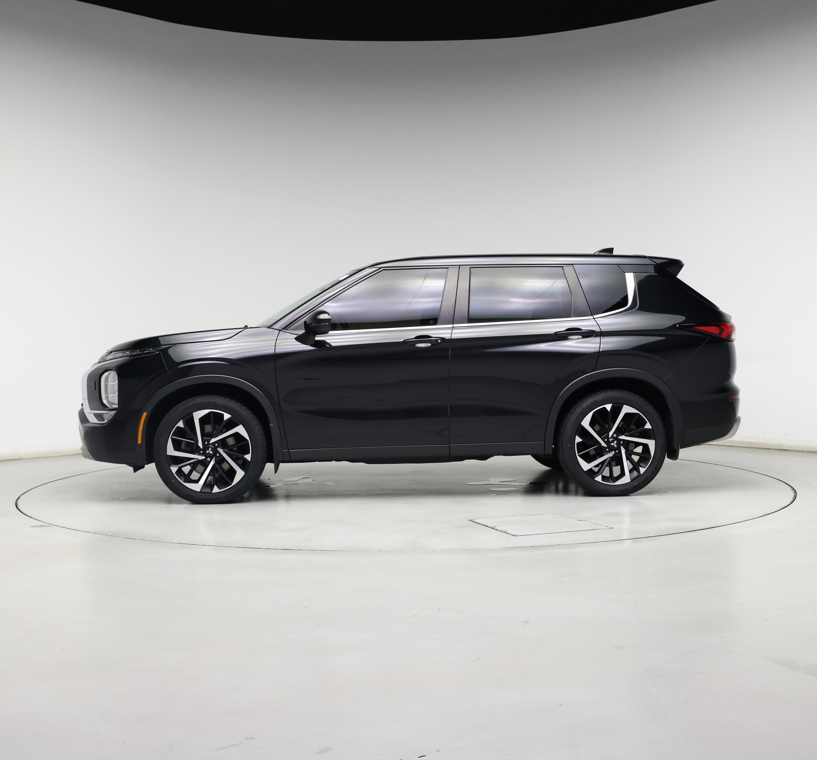 Thumbnail: 2022 Mitsubishi Outlander - 3