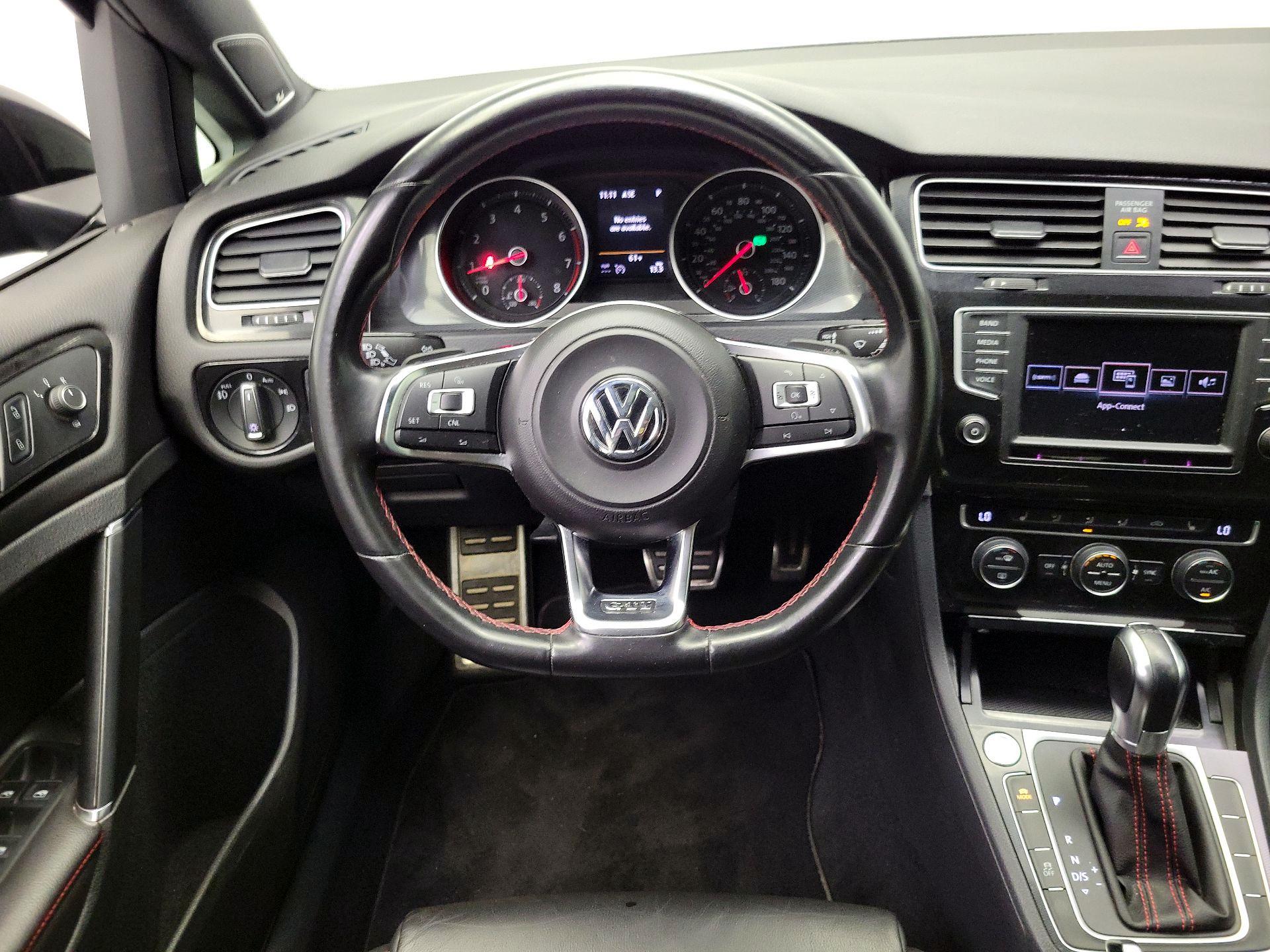 Thumbnail: 2016 Volkswagen Golf - 10