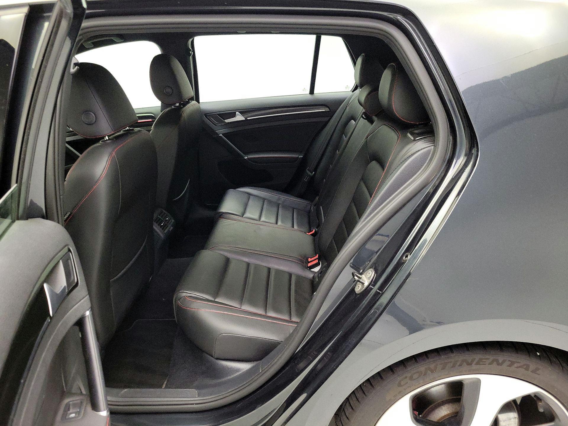 Thumbnail: 2016 Volkswagen Golf - 20