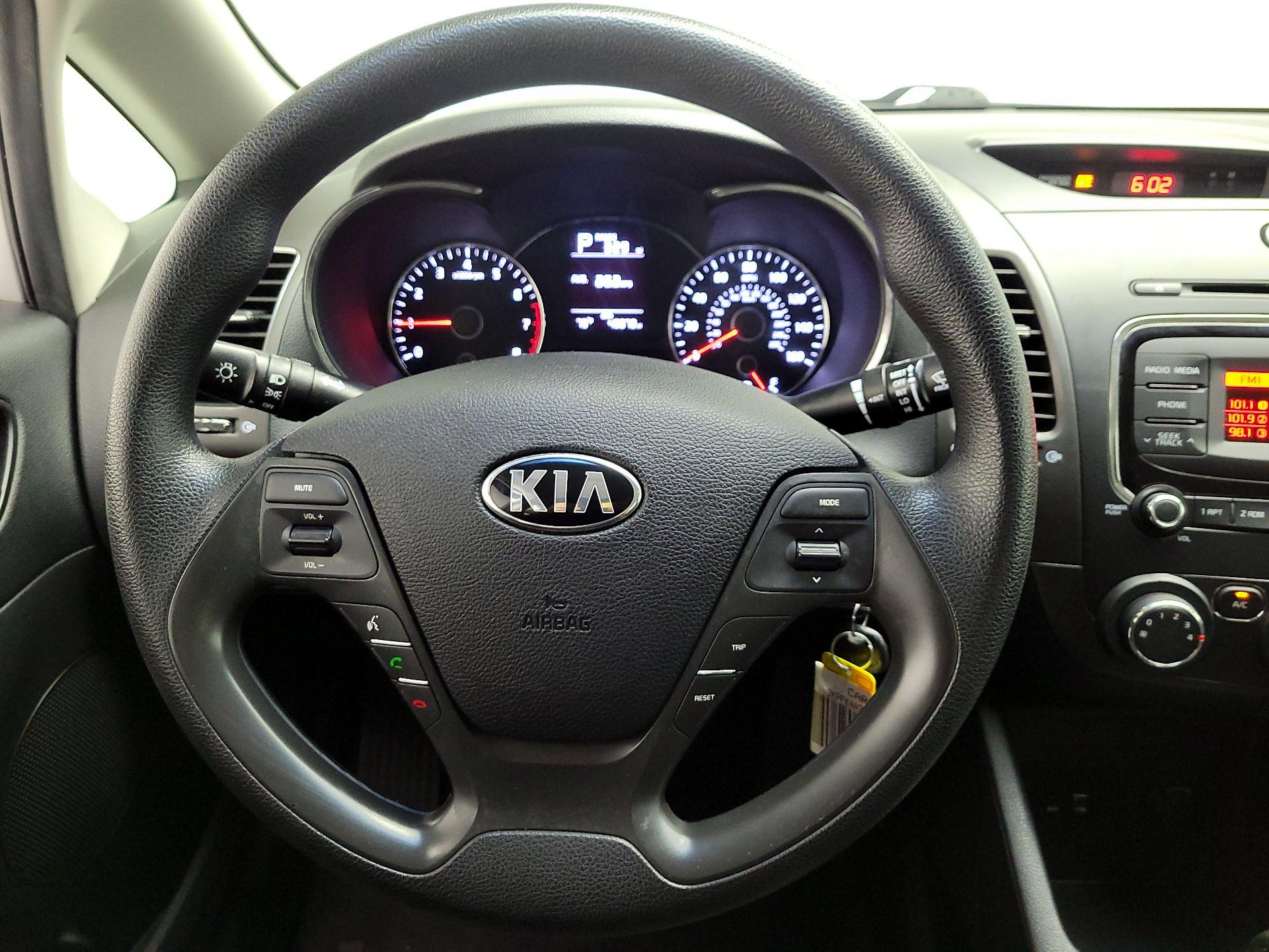 Thumbnail: 2017 Kia Forte - 10