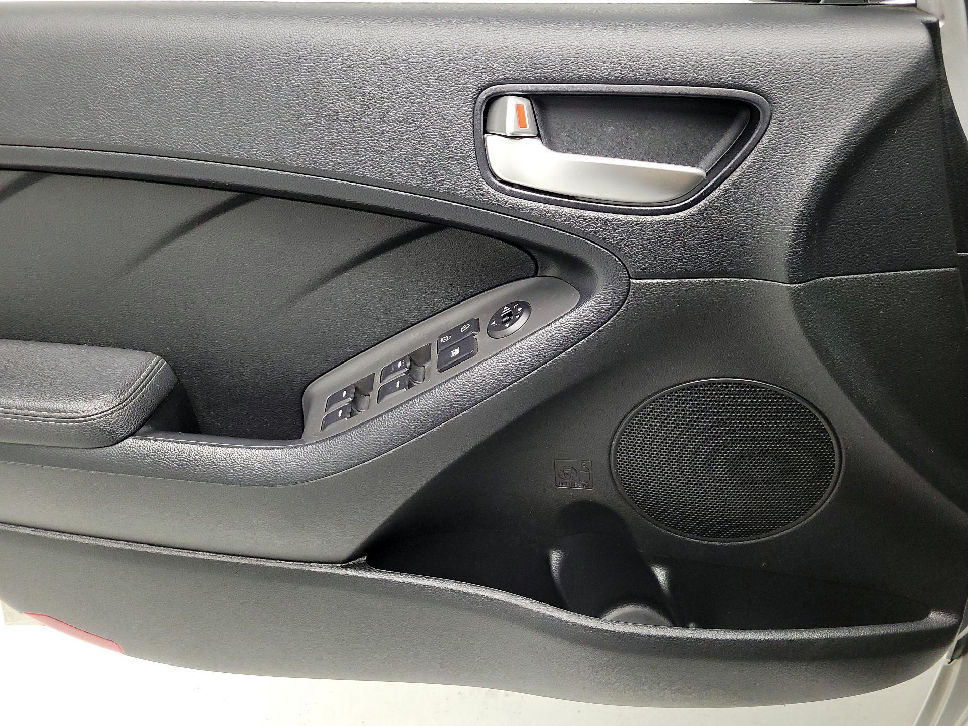 Thumbnail: 2017 Kia Forte - 12