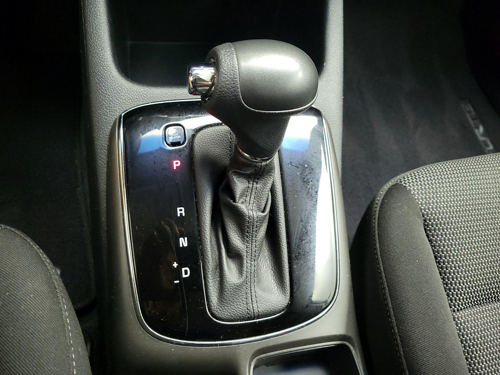 Thumbnail: 2017 Kia Forte - 16