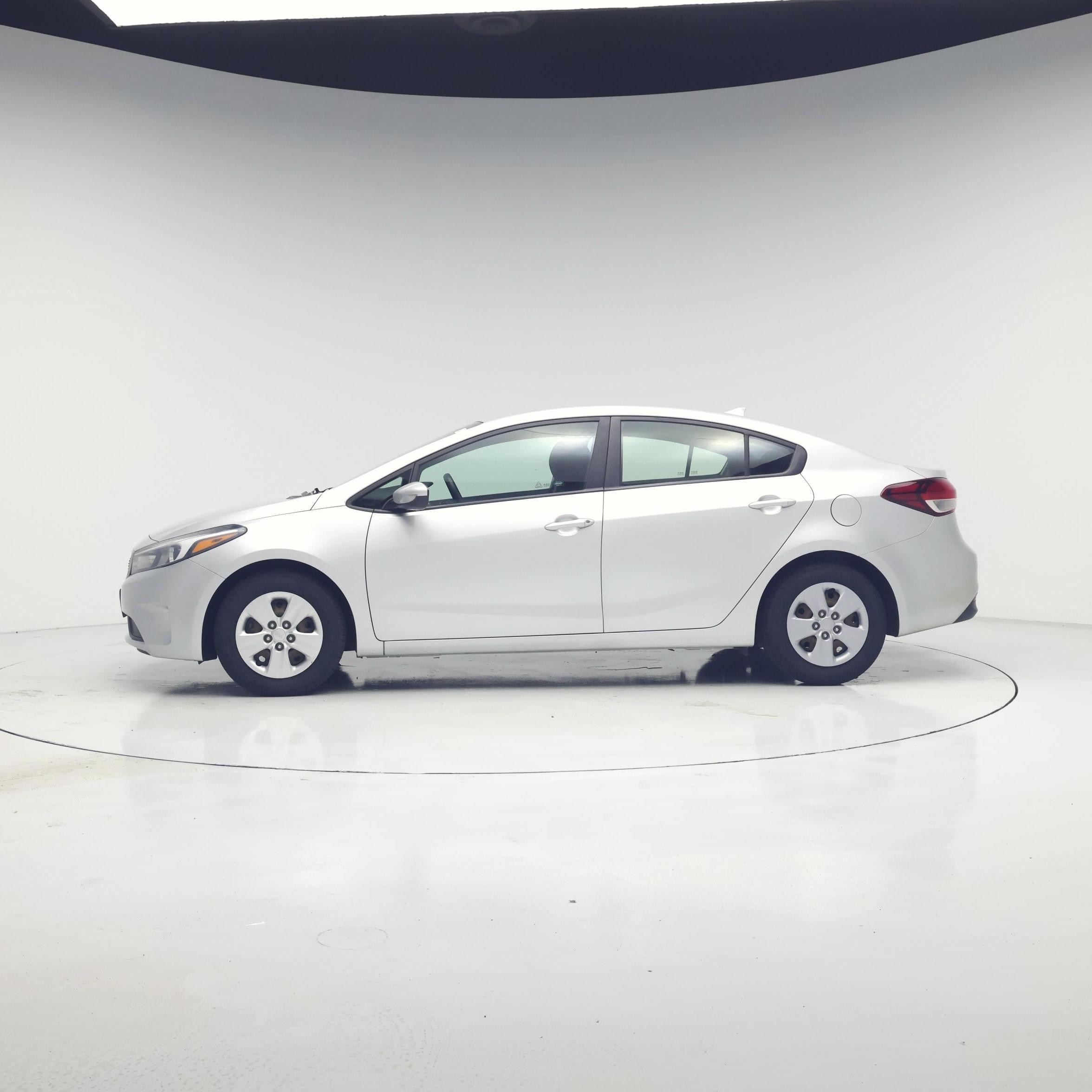 Thumbnail: 2017 Kia Forte - 3