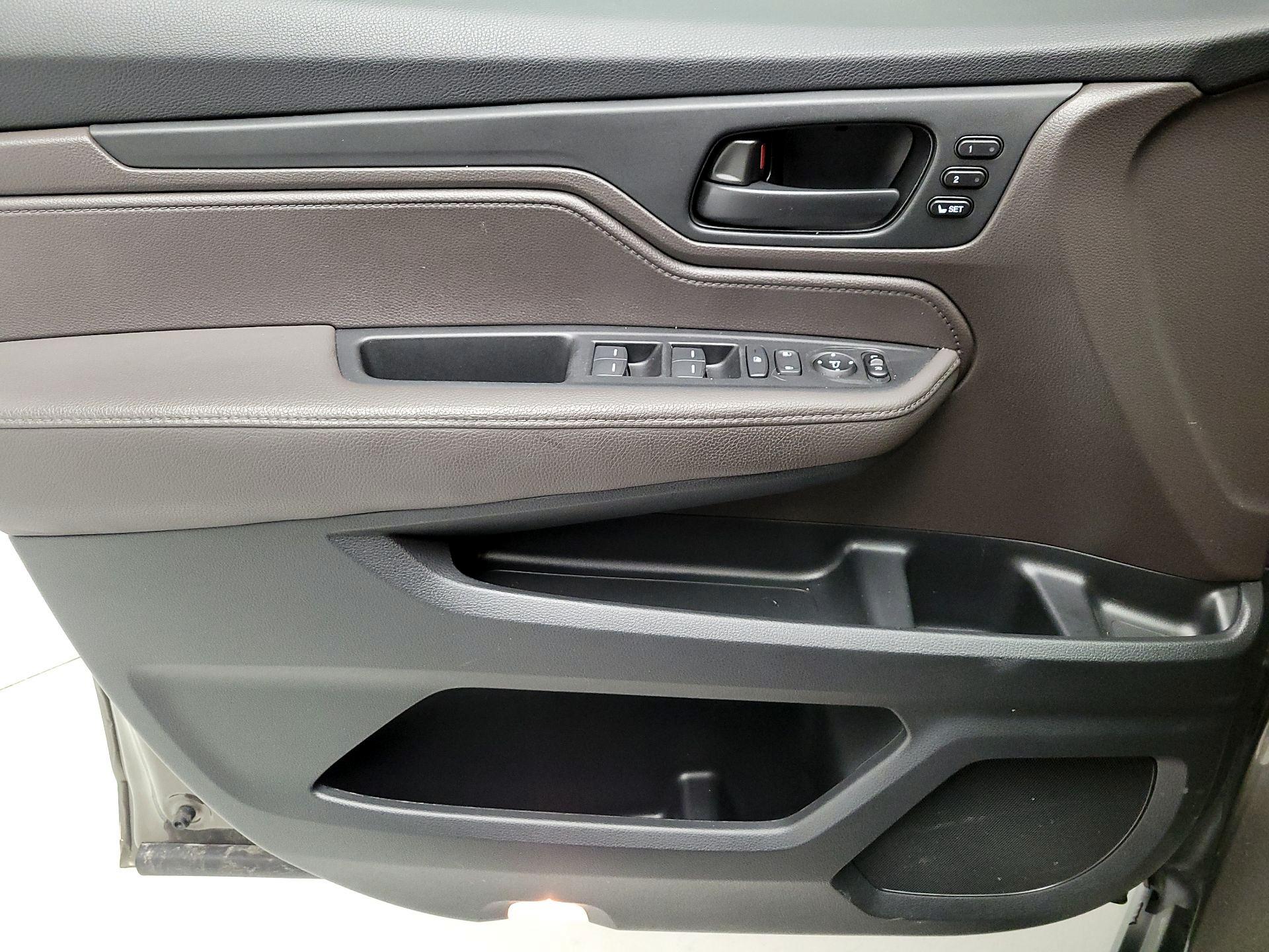 Thumbnail: 2019 Honda Odyssey - 12
