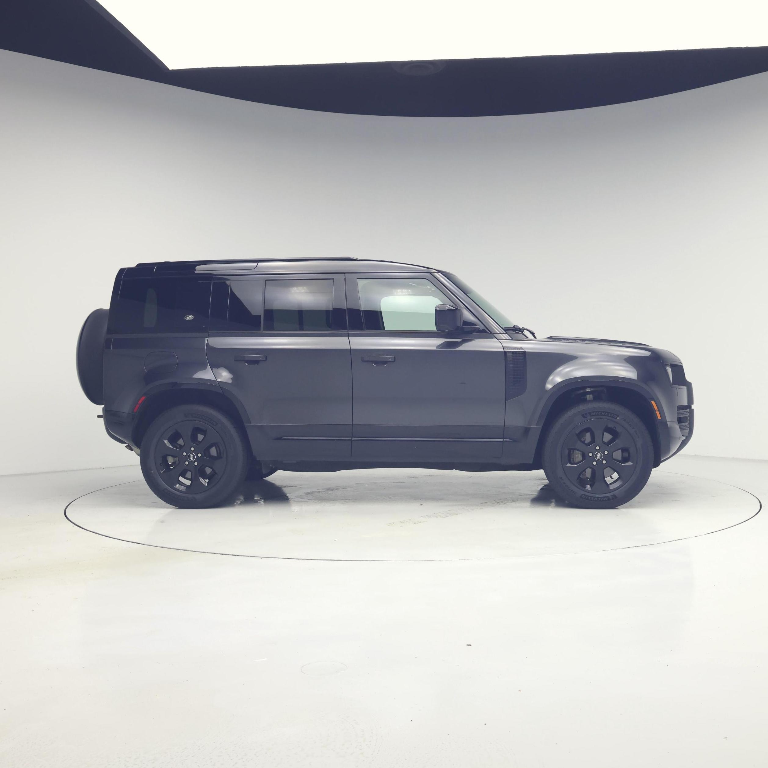 Thumbnail: 2023 Land Rover Defender - 7