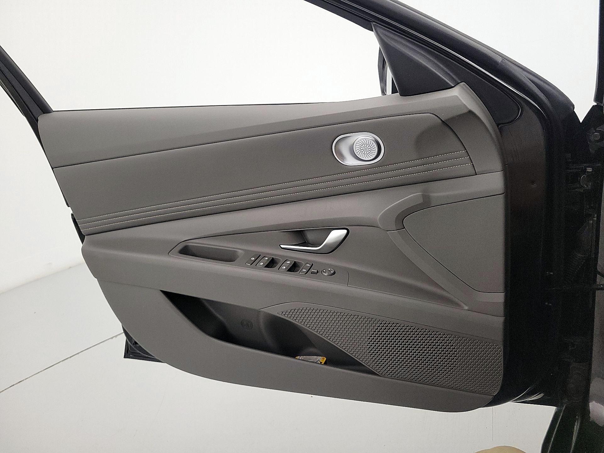 Thumbnail: 2025 Hyundai Elantra - 12