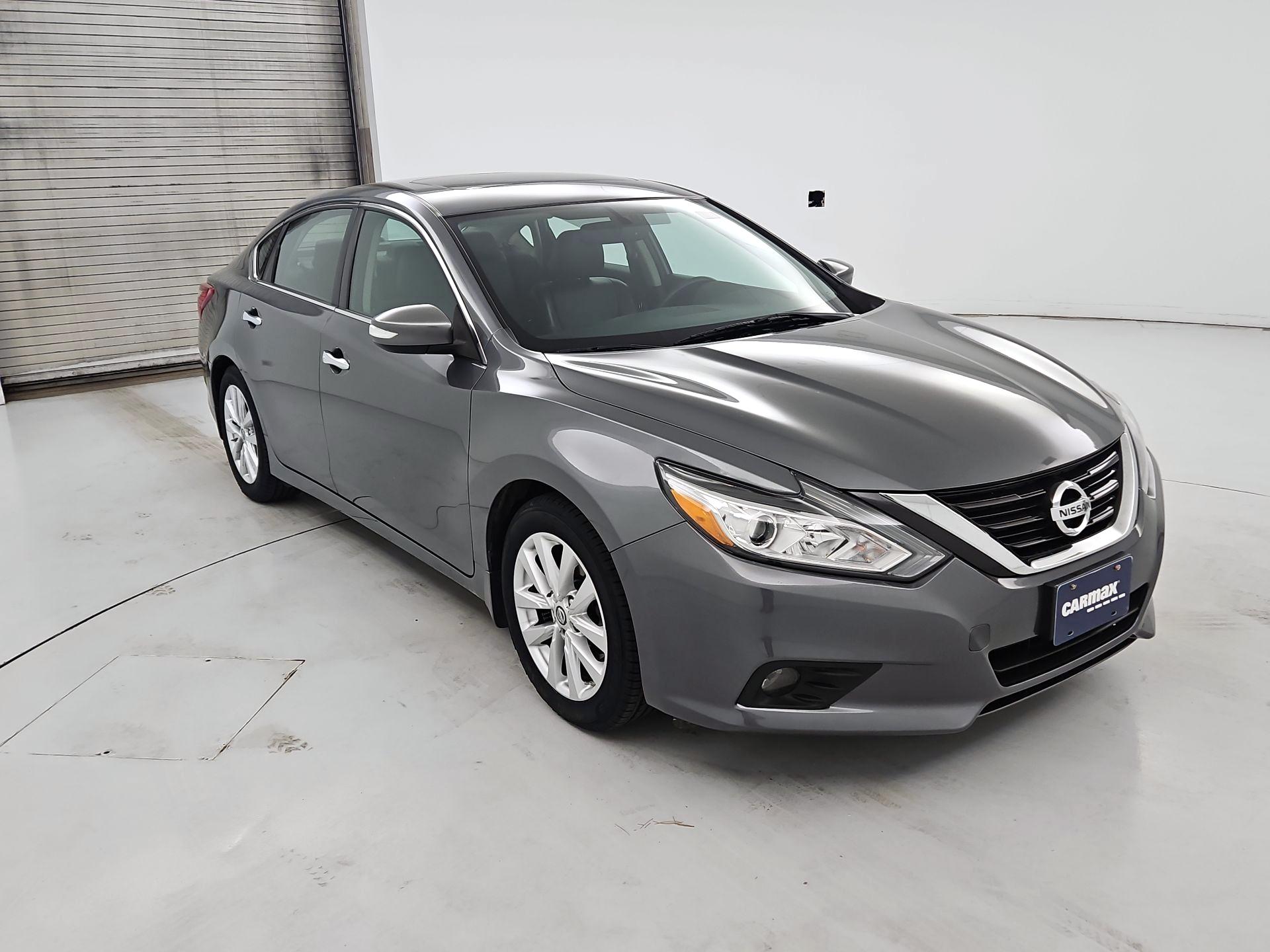 Thumbnail: 2017 Nissan Altima - 1