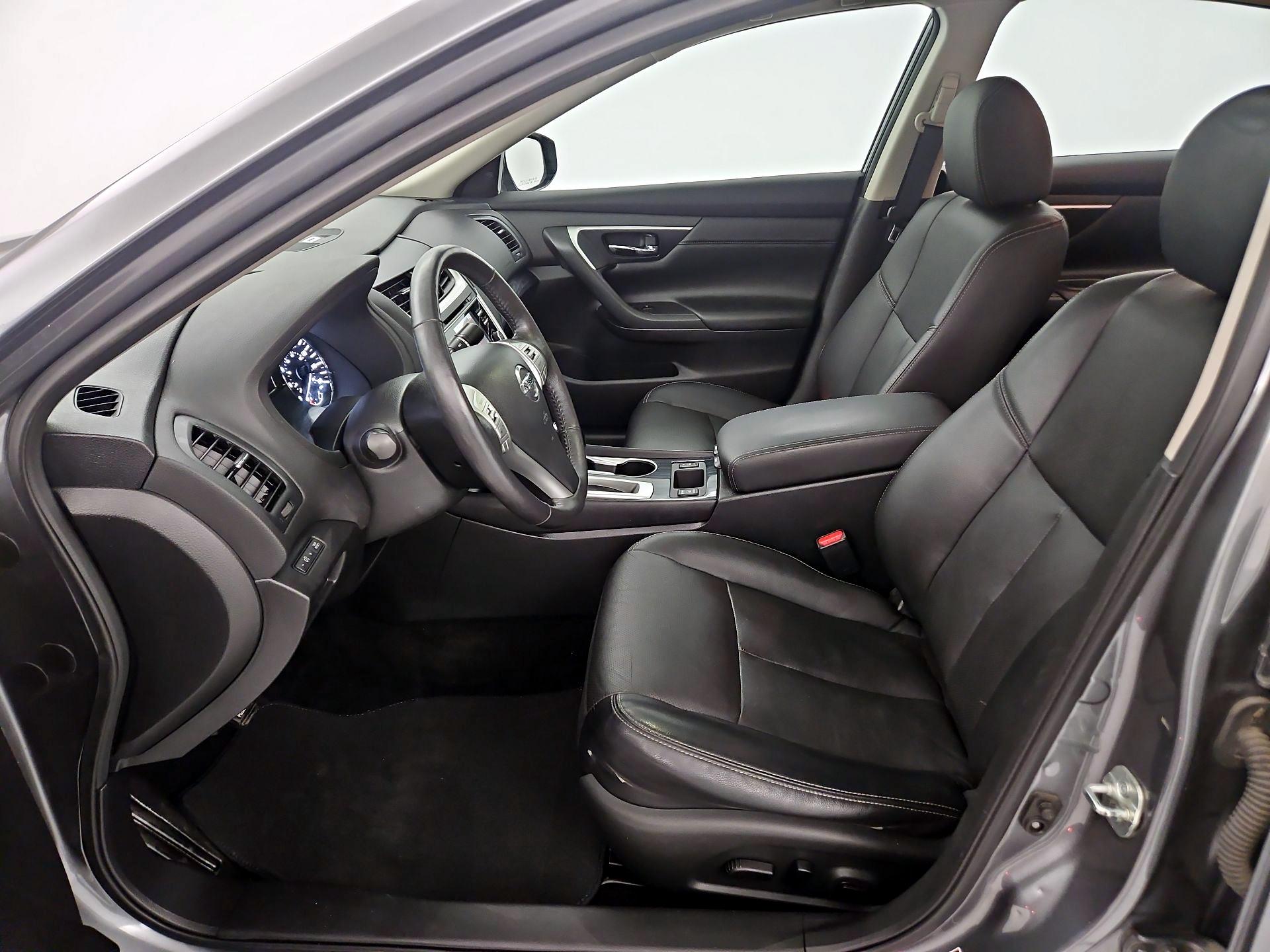 Thumbnail: 2017 Nissan Altima - 9