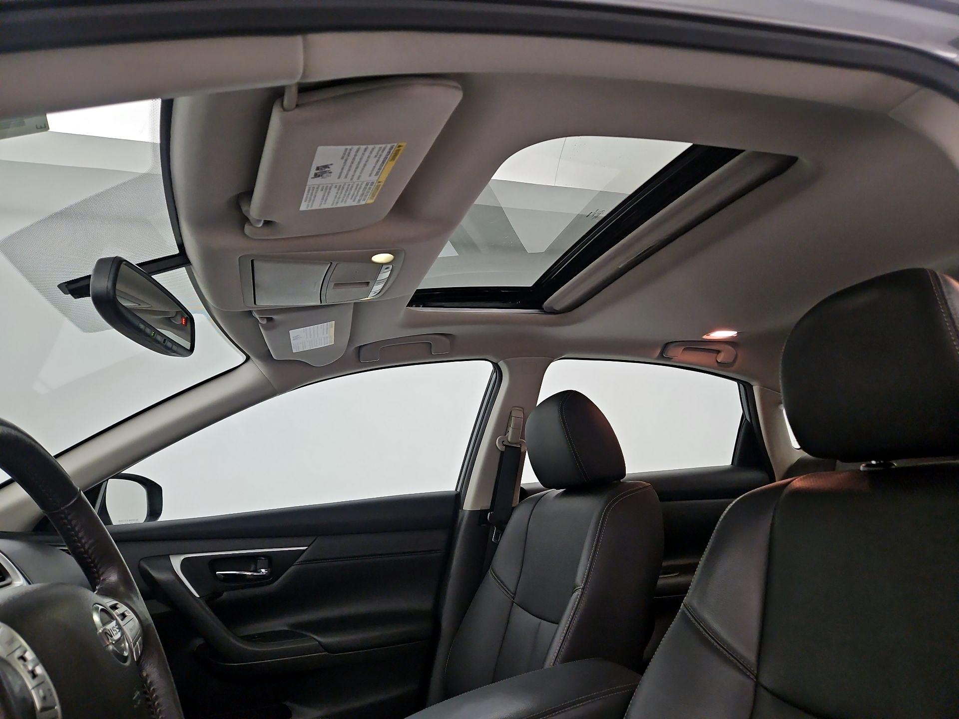 Thumbnail: 2017 Nissan Altima - 17