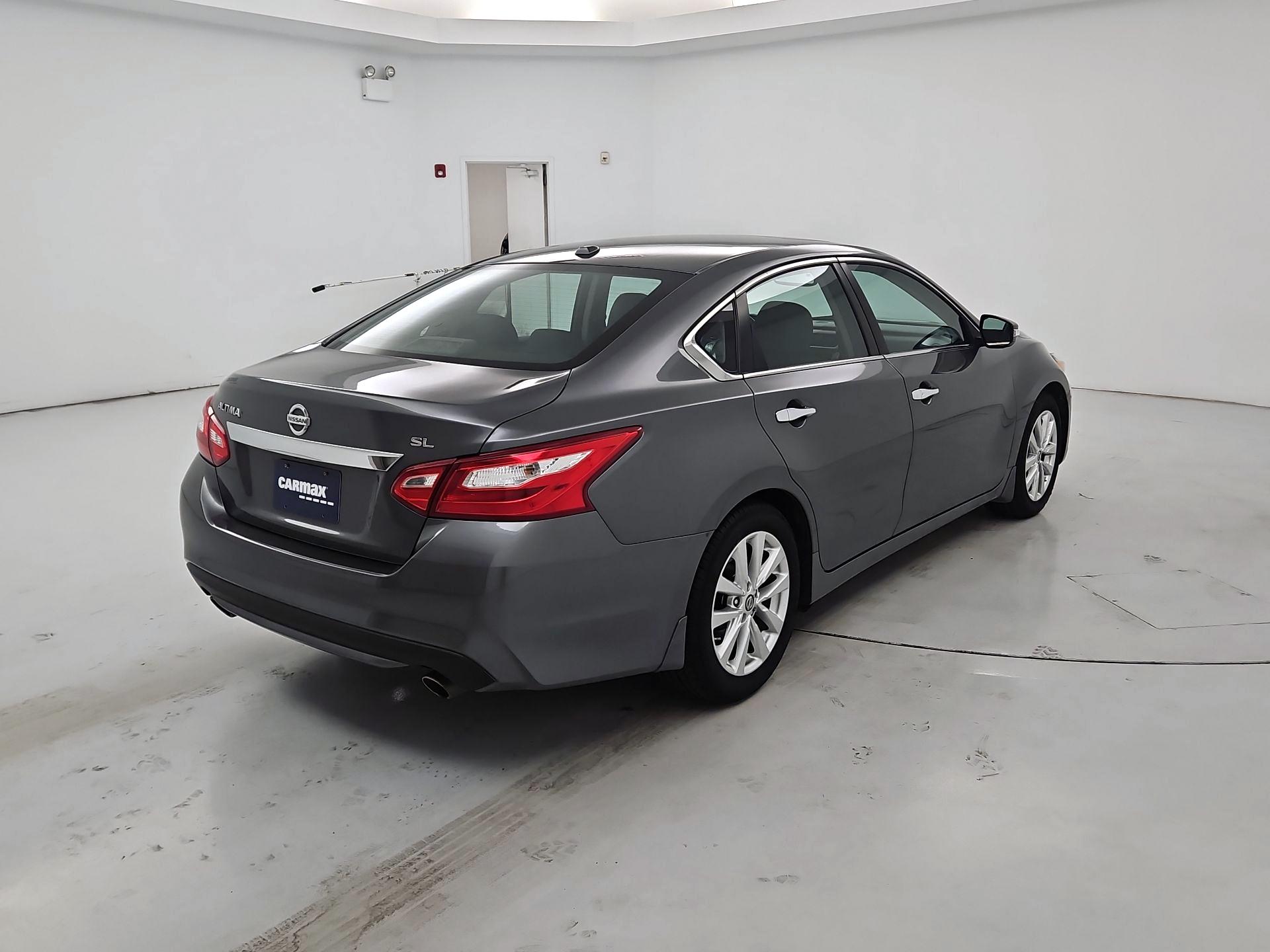Thumbnail: 2017 Nissan Altima - 5