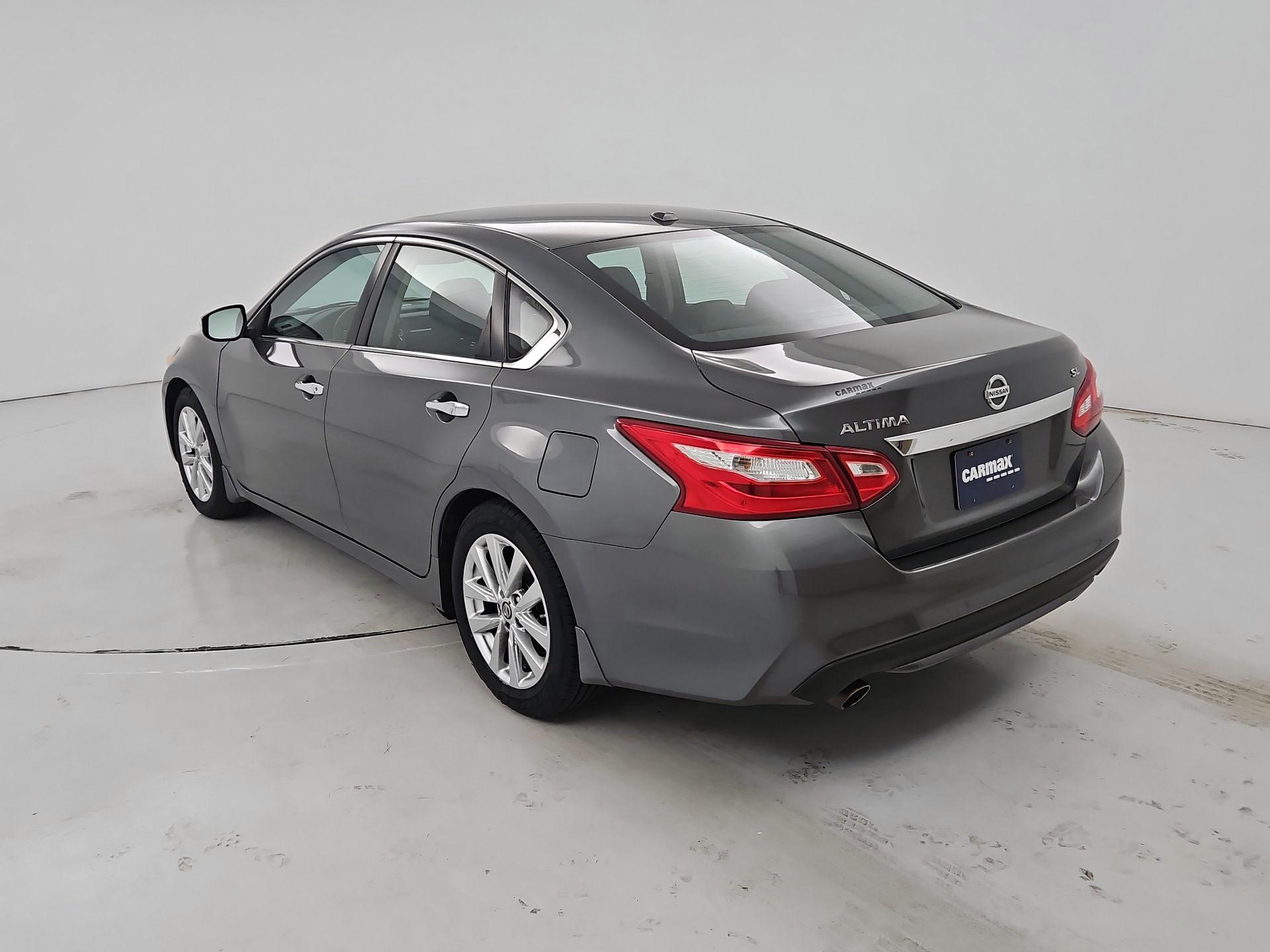 Thumbnail: 2017 Nissan Altima - 7