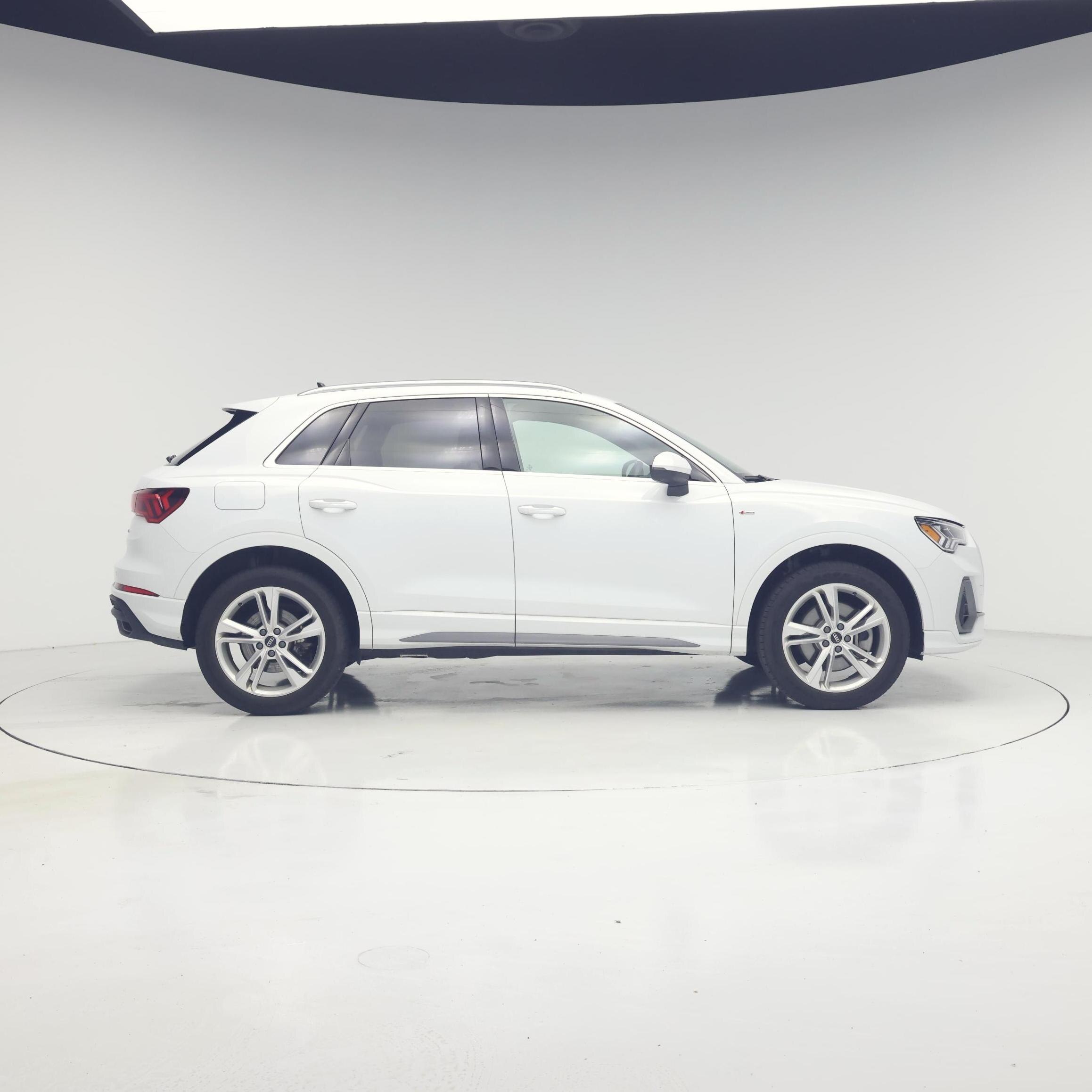 Thumbnail: 2023 Audi Q3 - 7
