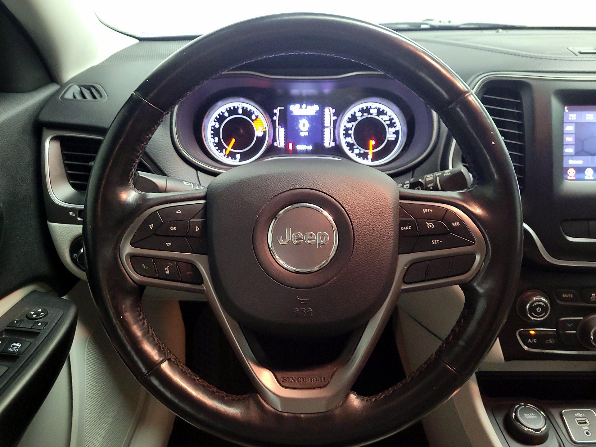 Thumbnail: 2021 Jeep Cherokee - 10