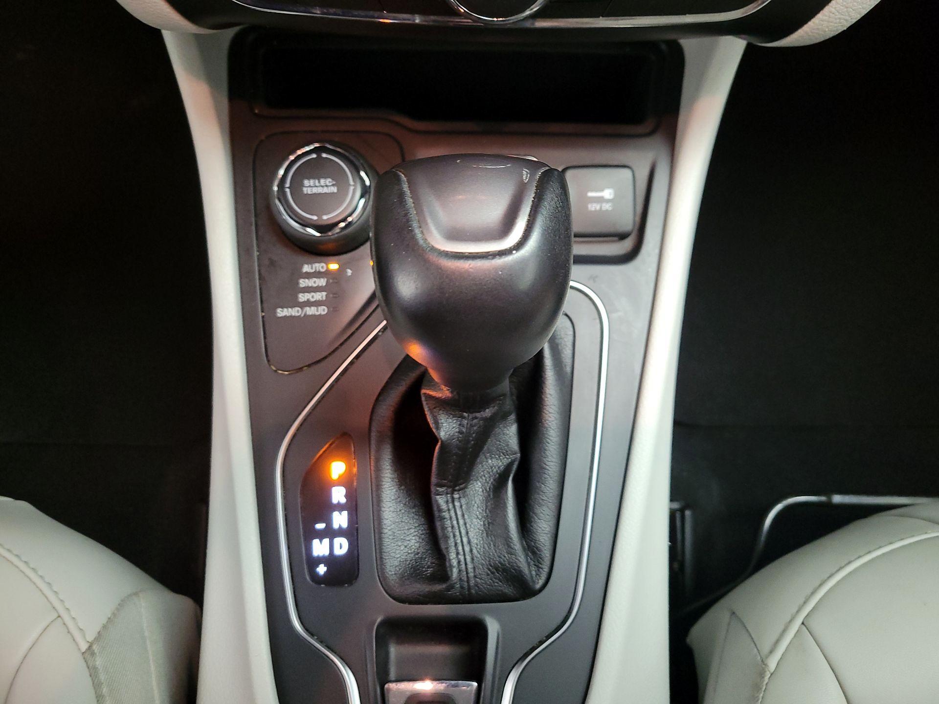 Thumbnail: 2021 Jeep Cherokee - 15