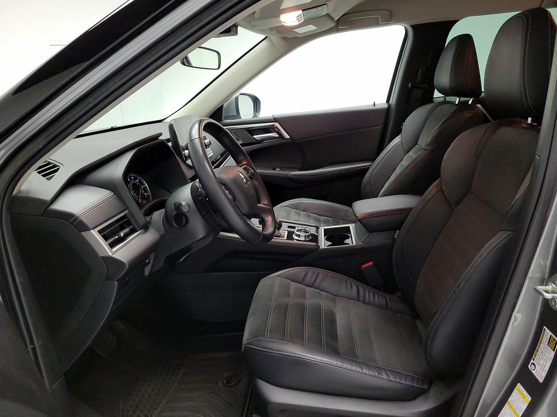 Thumbnail: 2022 Mitsubishi Outlander - 11