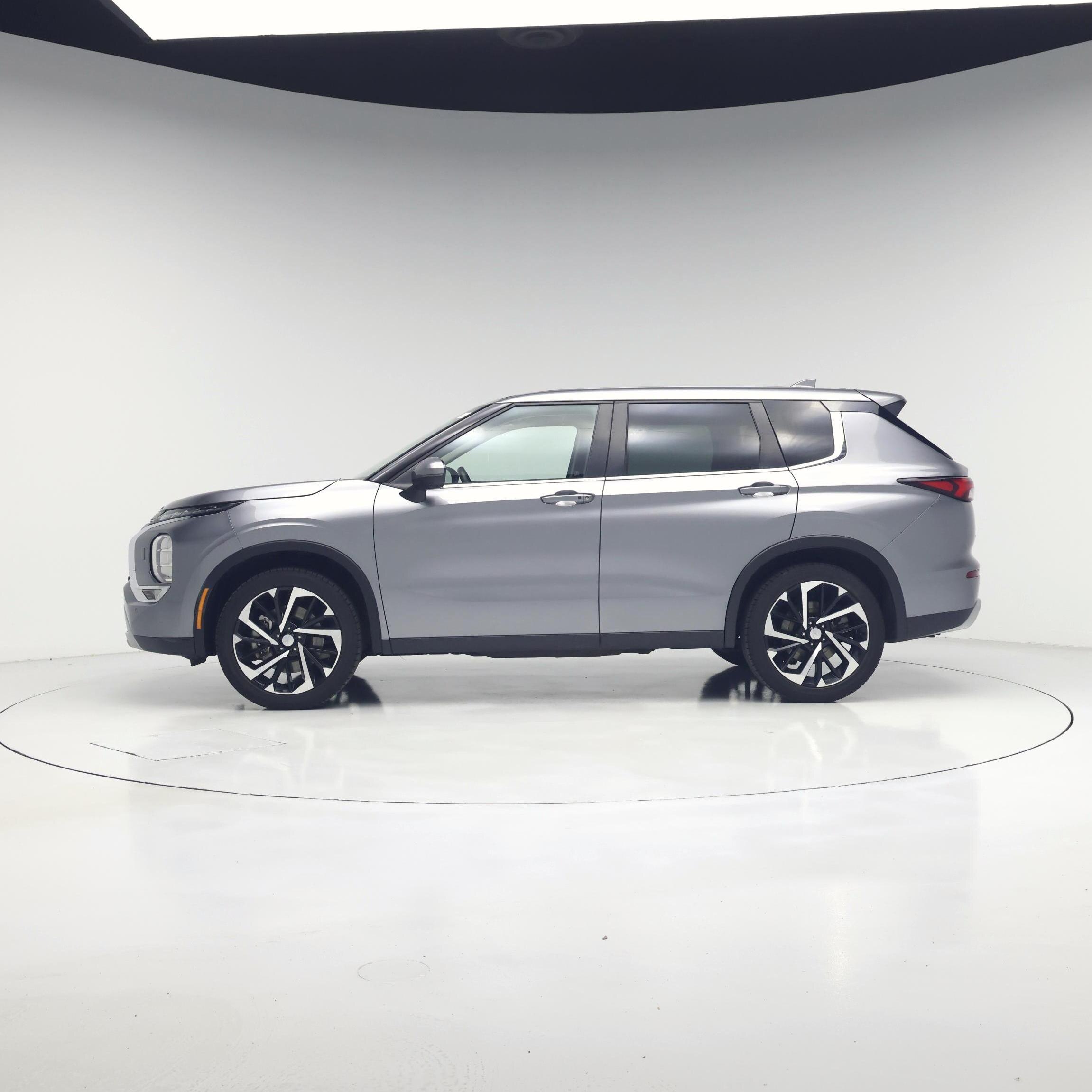 Thumbnail: 2022 Mitsubishi Outlander - 3