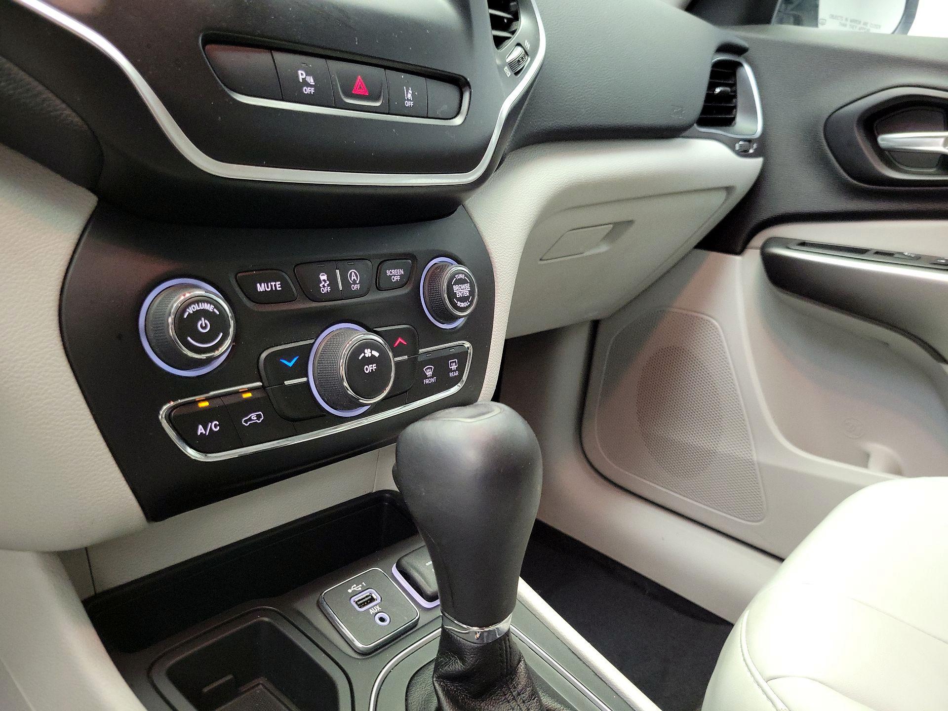 Thumbnail: 2021 Jeep Cherokee - 16