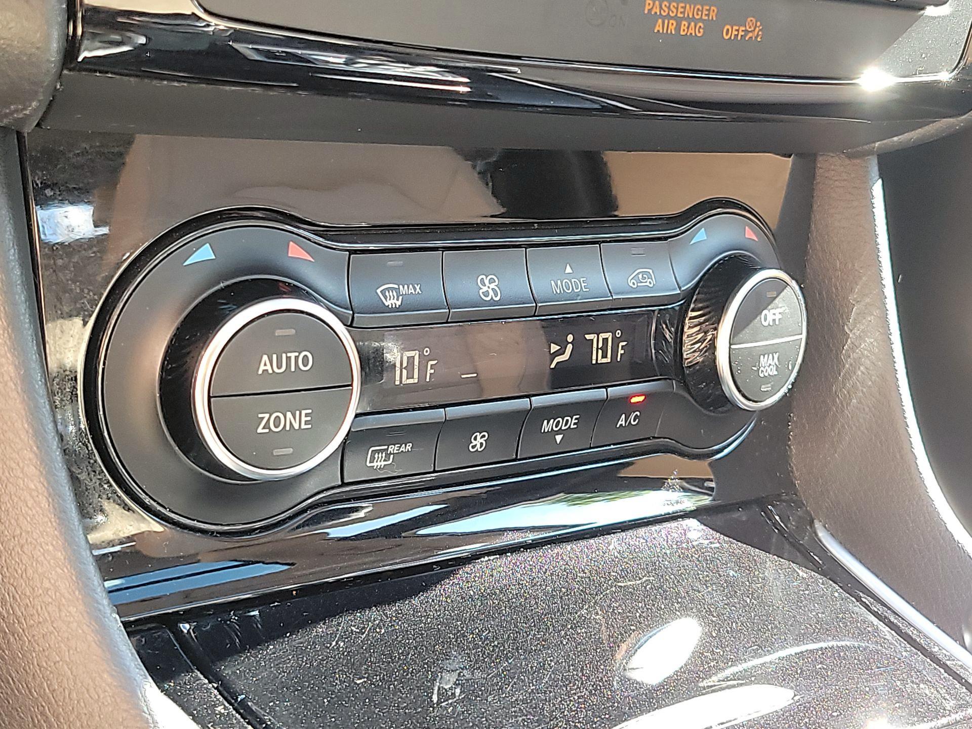 Thumbnail: 2018 INFINITI QX30 - 15