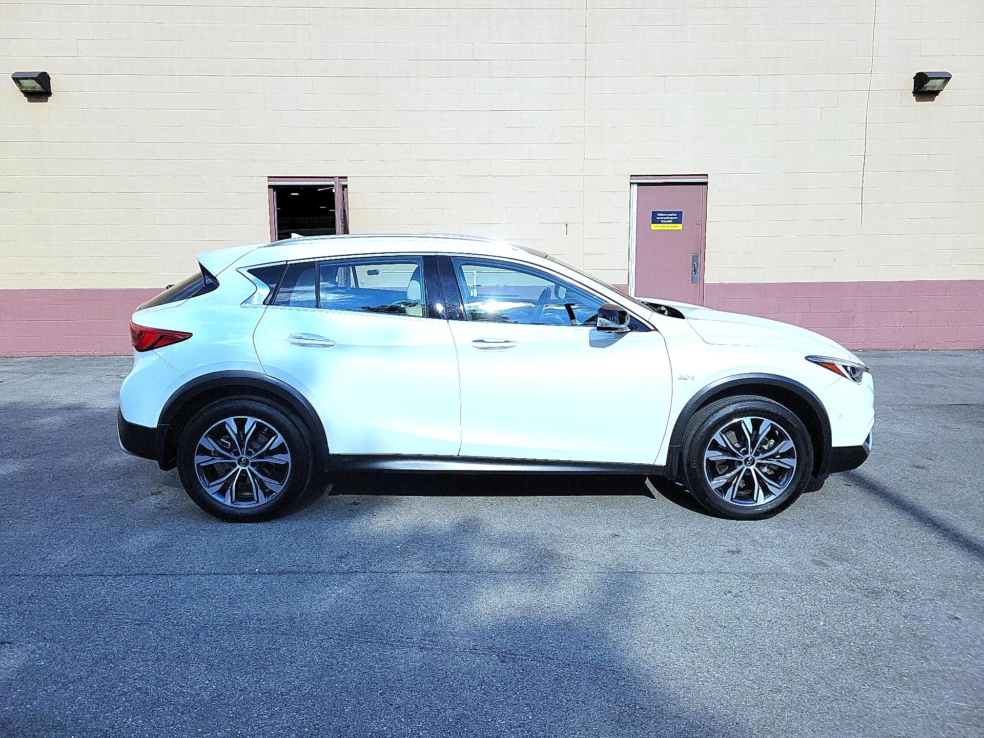 Thumbnail: 2018 INFINITI QX30 - 4