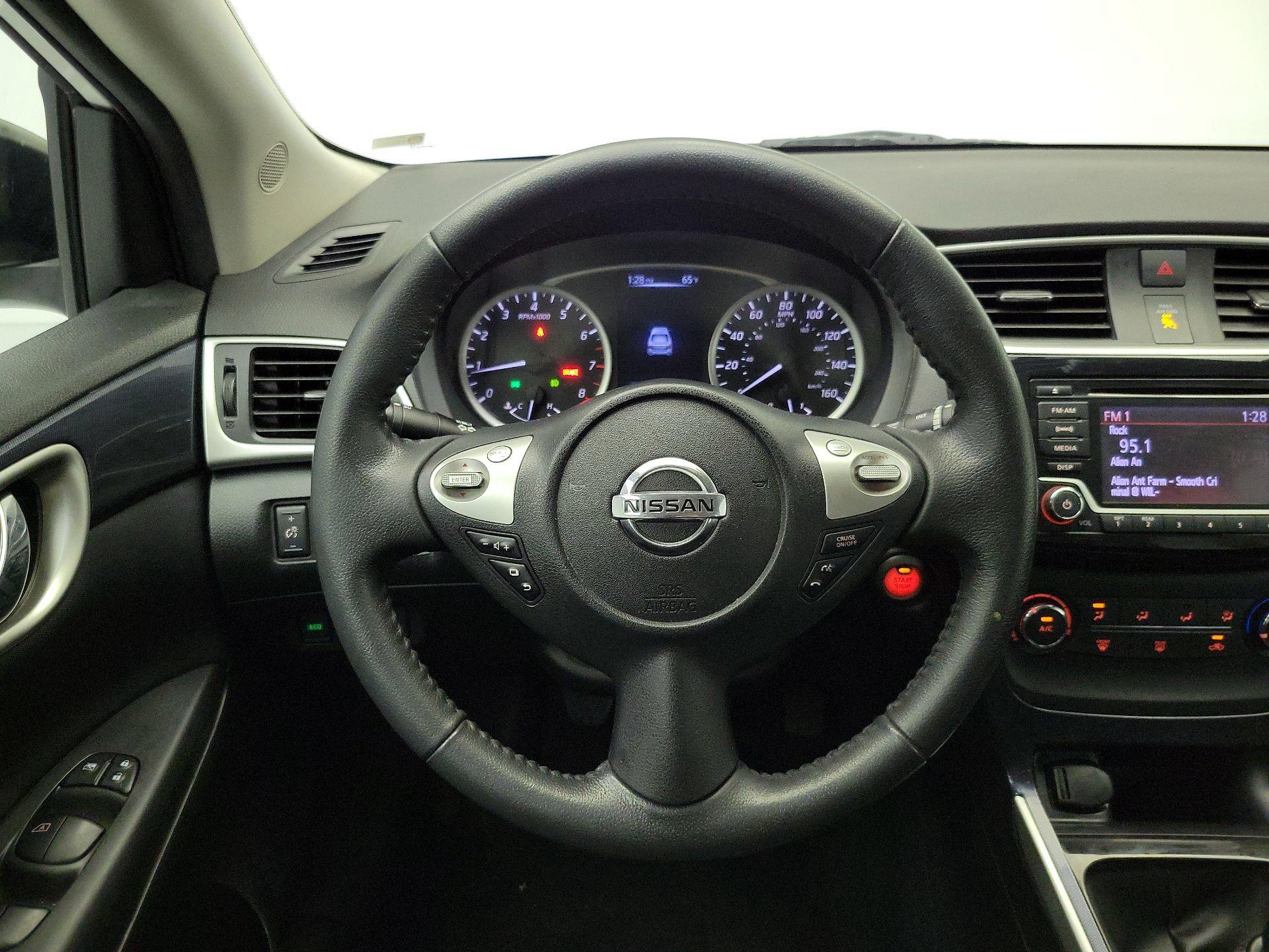 Thumbnail: 2017 Nissan Sentra - 10