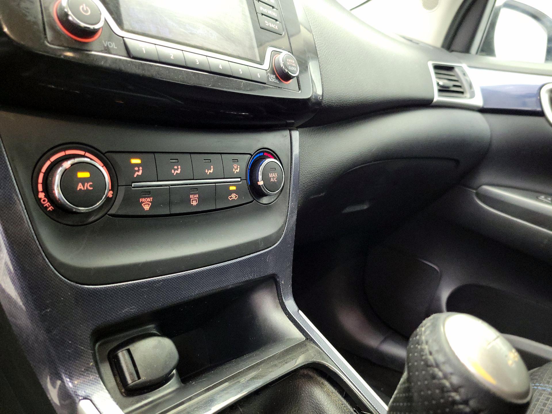 Thumbnail: 2017 Nissan Sentra - 16