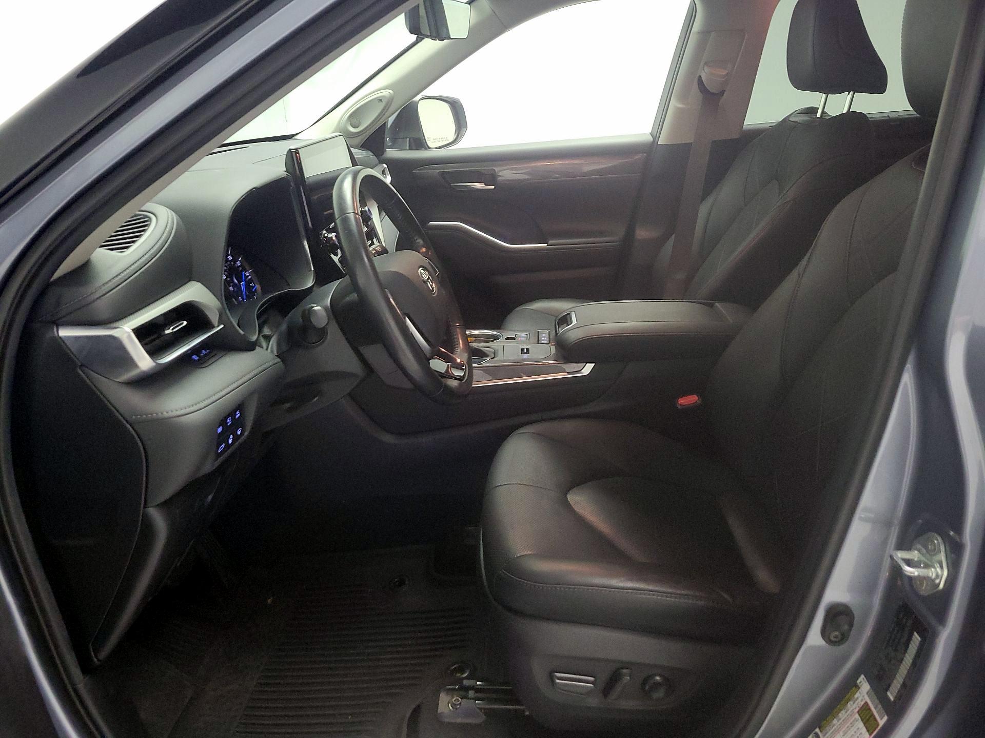 Thumbnail: 2021 Toyota Highlander - 11