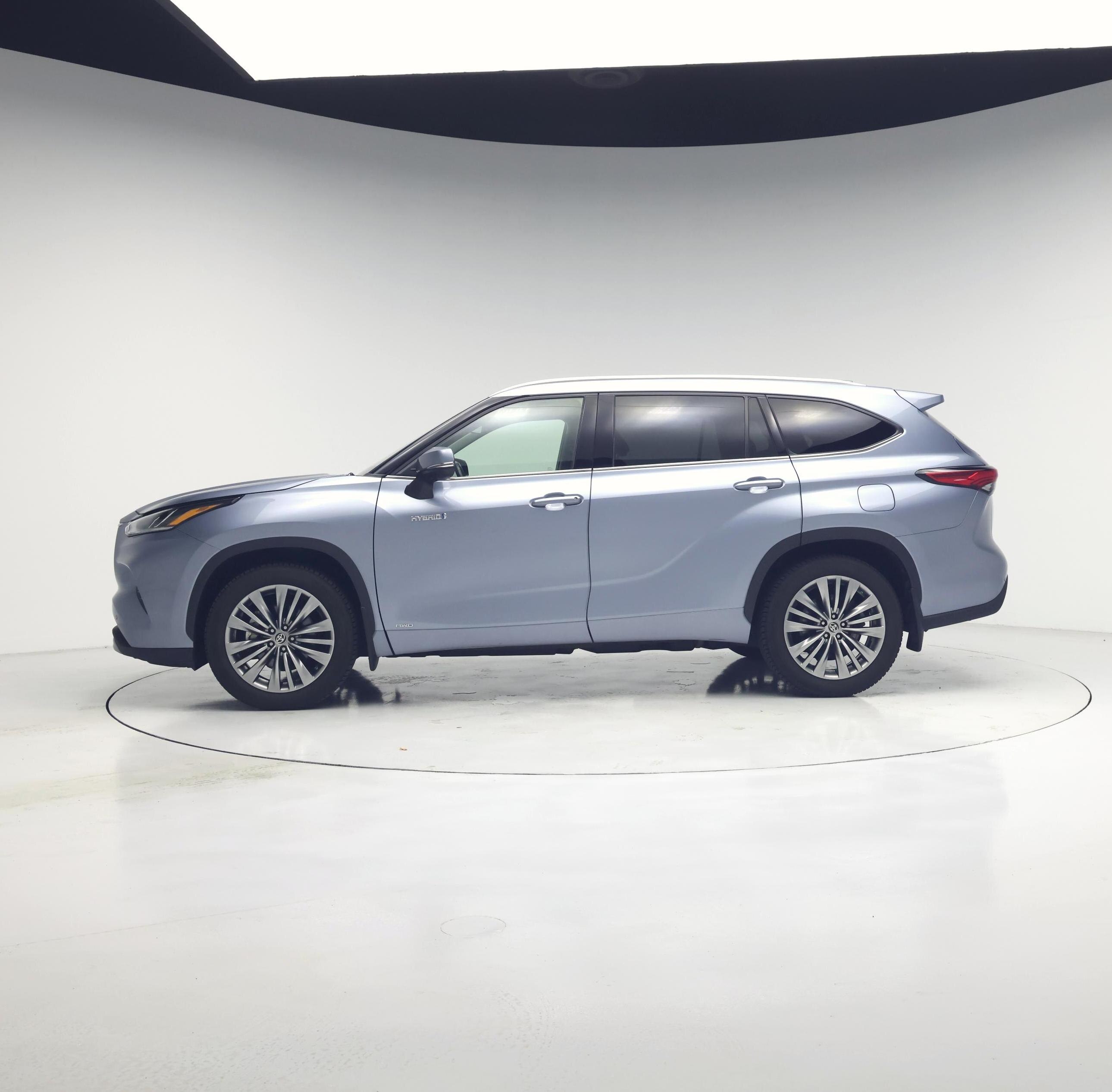 Thumbnail: 2021 Toyota Highlander - 3