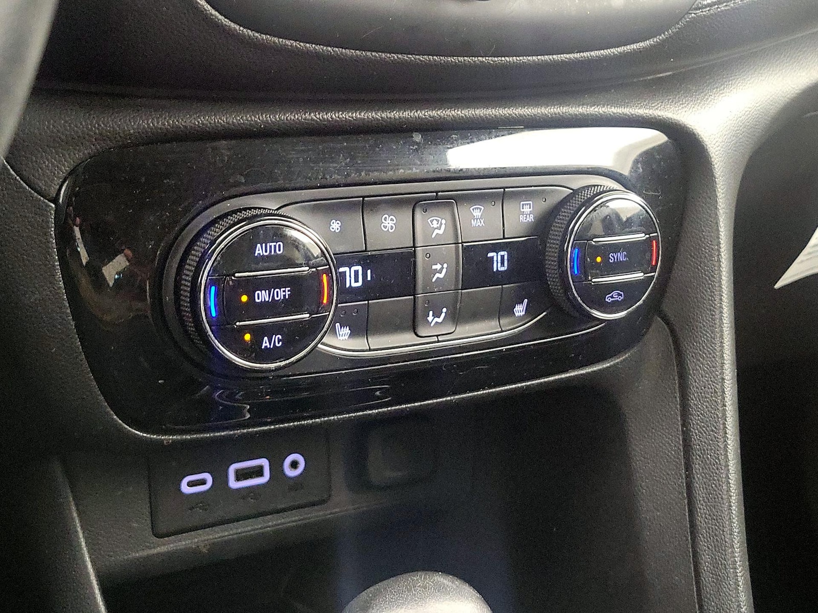 2021 Buick Encore GX Select - Photo 17