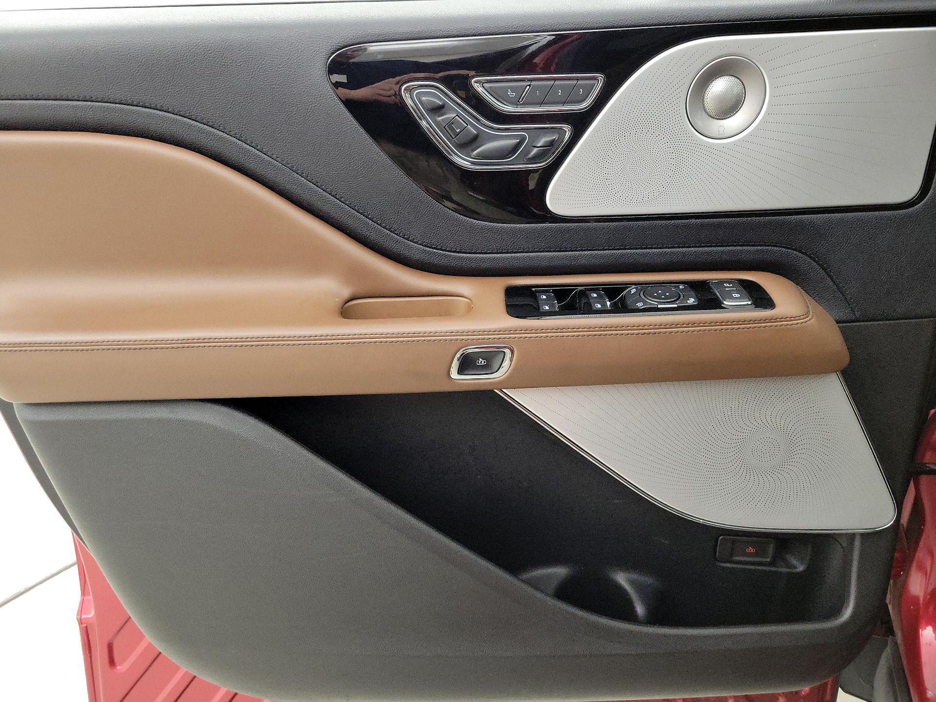 Thumbnail: 2020 Lincoln Aviator - 12