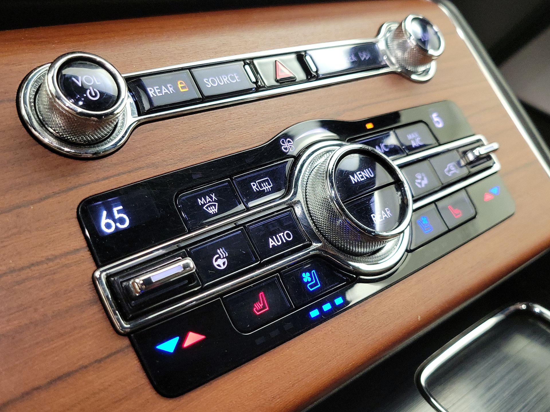 Thumbnail: 2020 Lincoln Aviator - 17