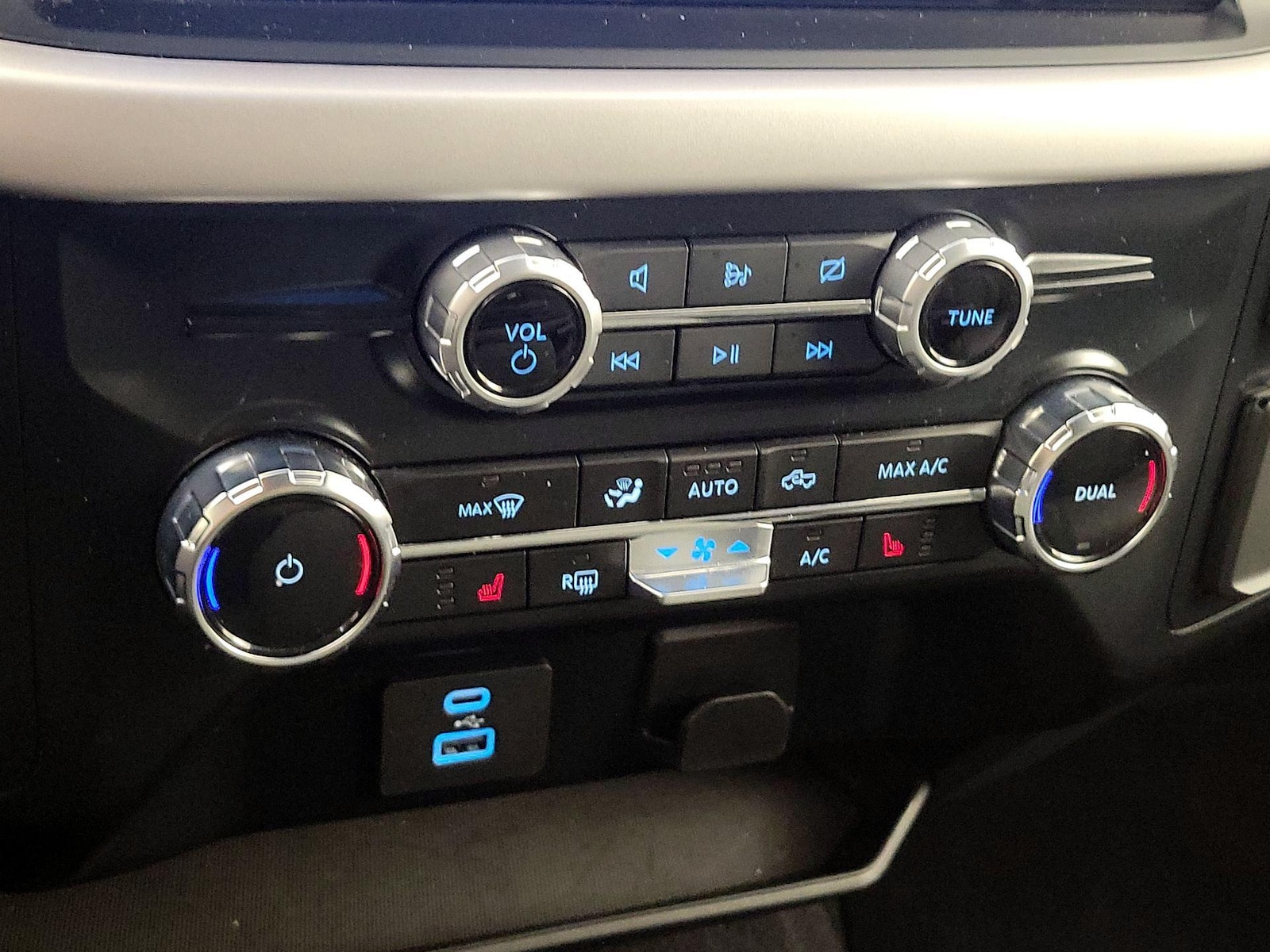 2023 Ford F-150 XLT - Photo 18