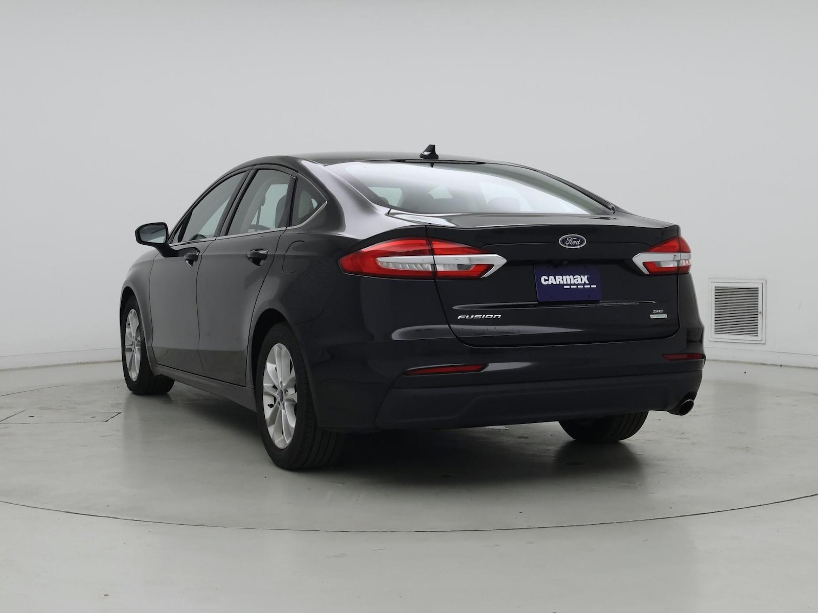 2020 Ford Fusion SE - Photo 3