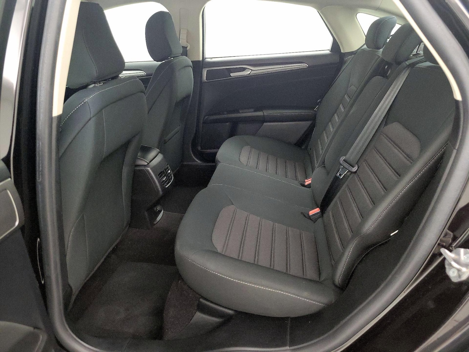 2020 Ford Fusion SE - Photo 21