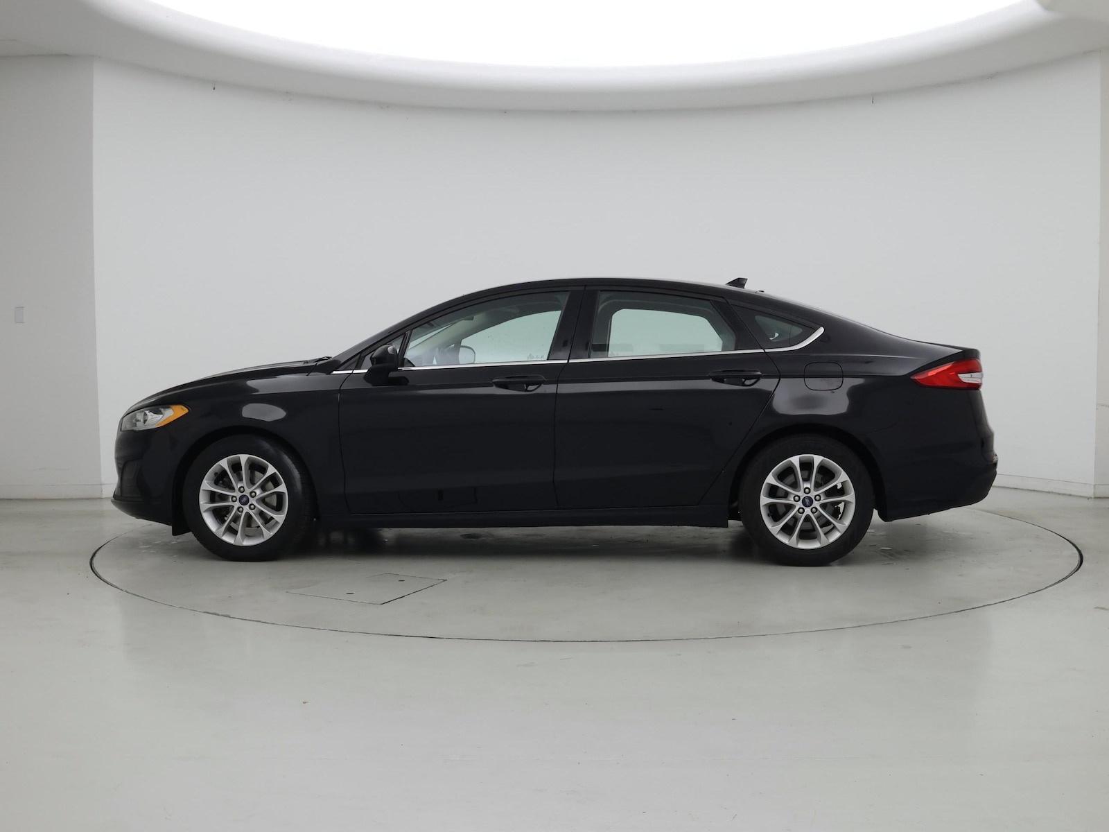 2020 Ford Fusion SE - Photo 4