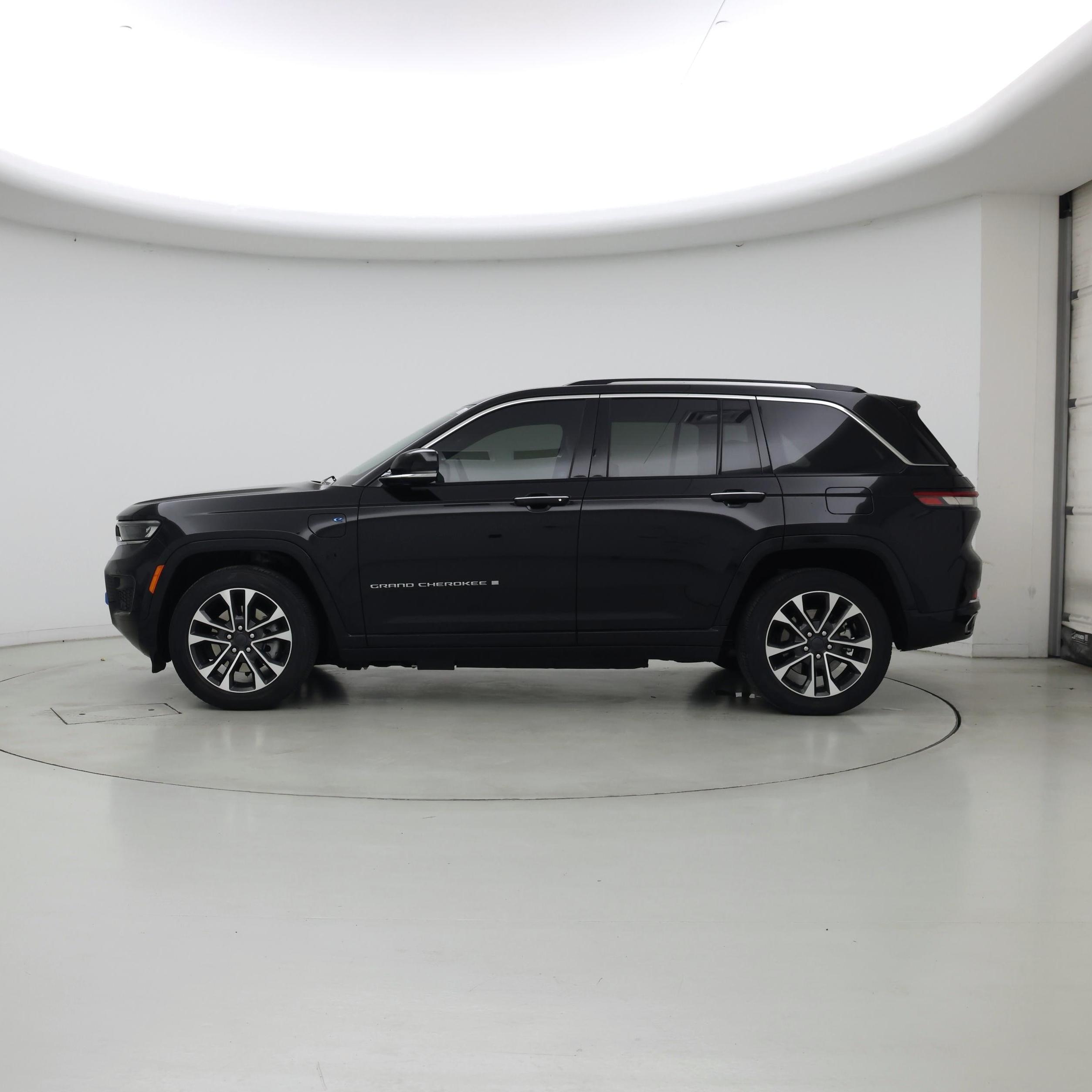 Thumbnail: 2023 Jeep Grand Cherokee - 3