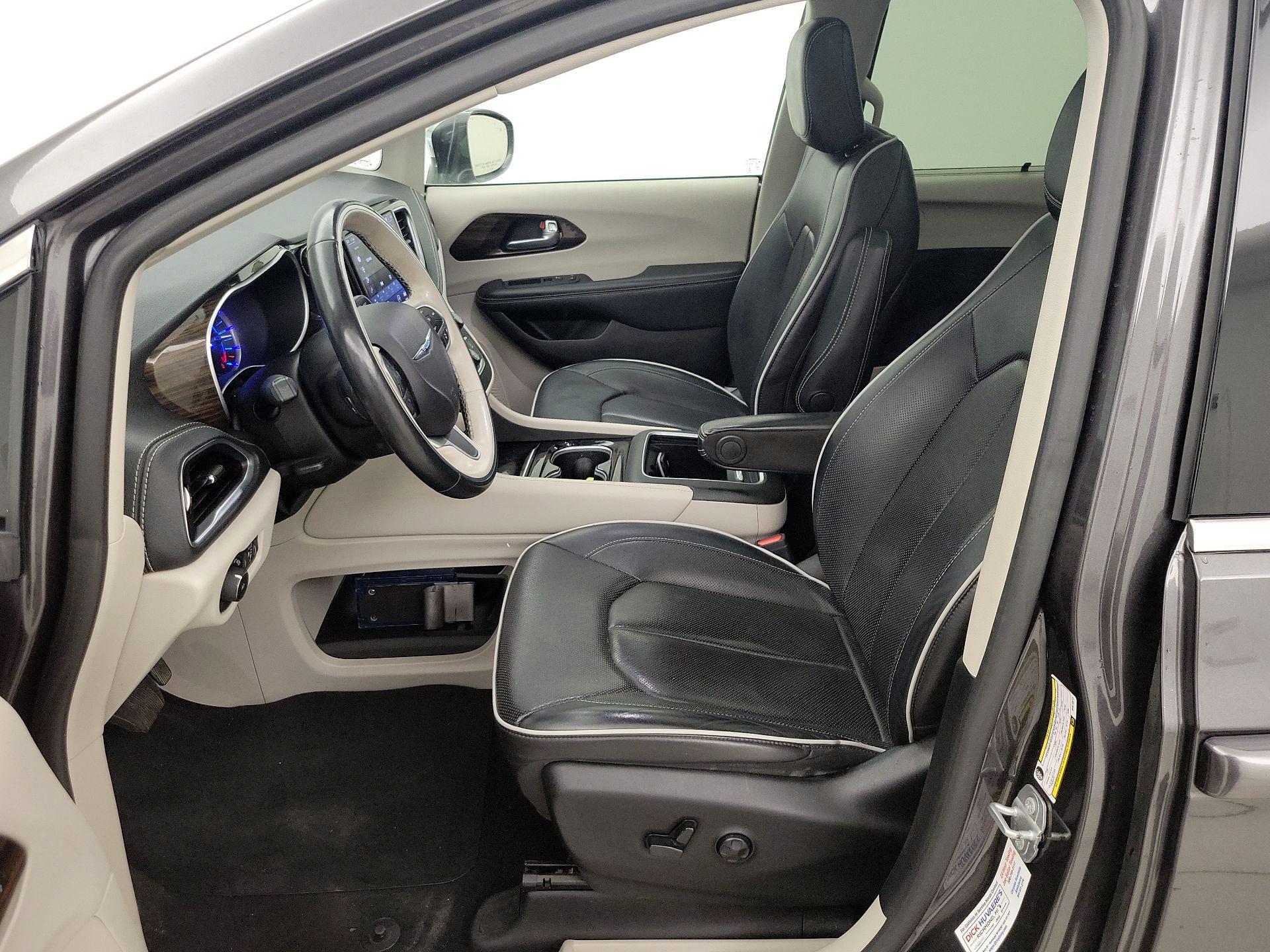 Thumbnail: 2021 Chrysler Pacifica - 11